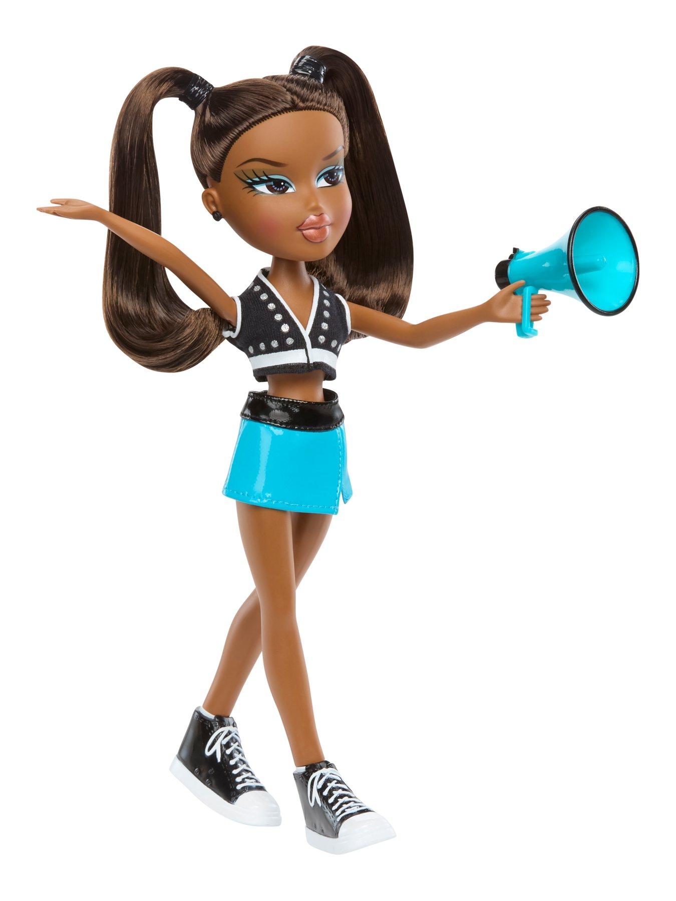 Image 4 of 7 of Bratz Play Sportz Doll - Sasha (Cheerleading)