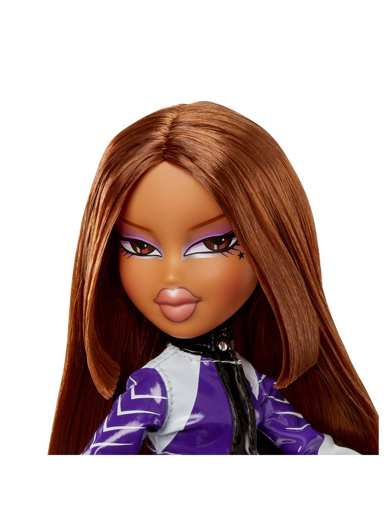 Image 4 of 7 of Bratz Scorchin' Doll-Yasmin