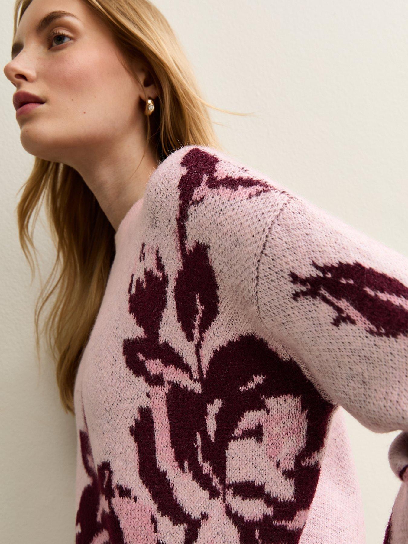 Image 4 of 5 of New Look Floral Pattern Midweight Jumper - Pink