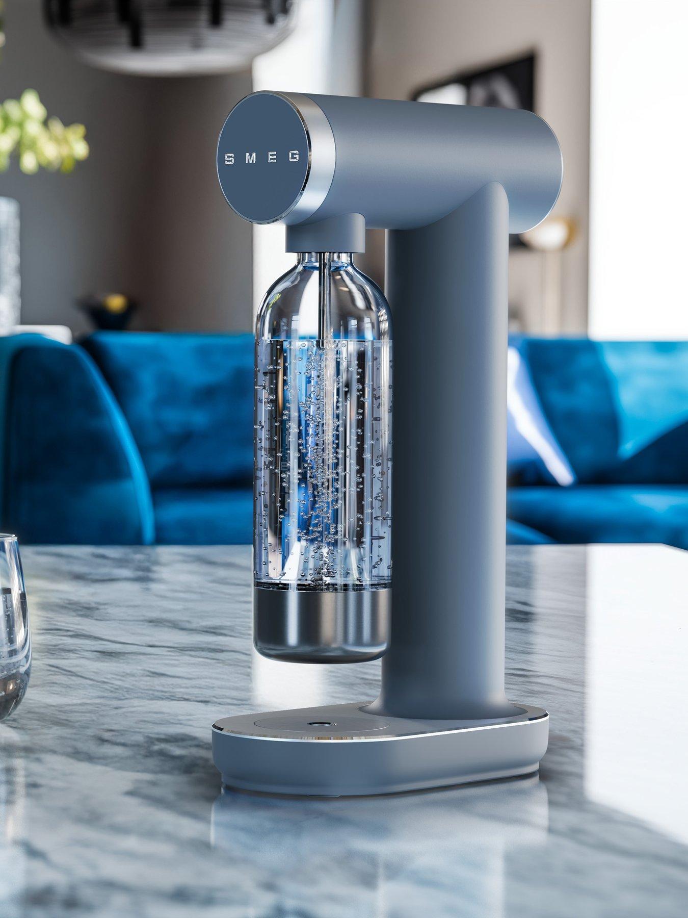 Smeg Soda Maker with Non-Slip Feet, 800ml, Storm Blue