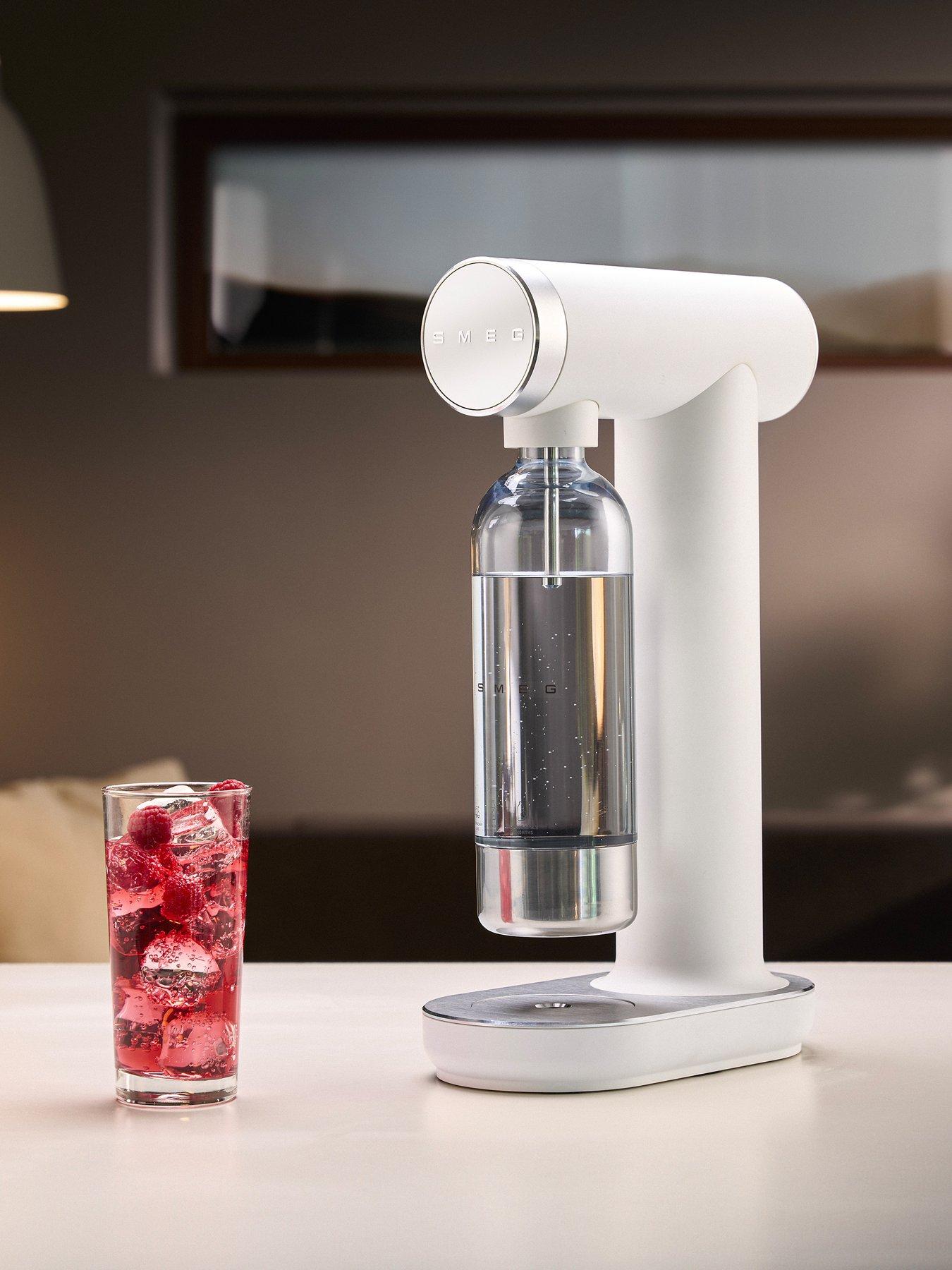 Smeg Soda Maker with Non-Slip Feet, 800ml, Matte White