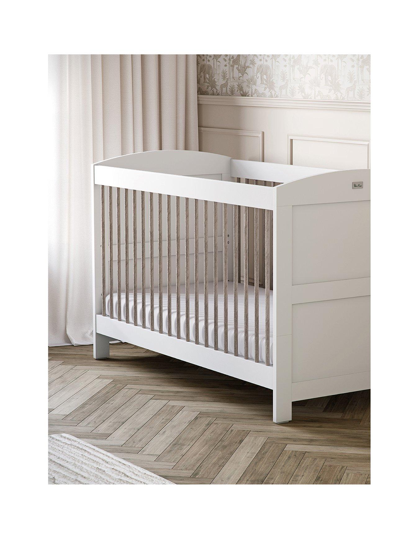 Image 2 of 7 of Silver Cross Valencia 5-piece Nursery set