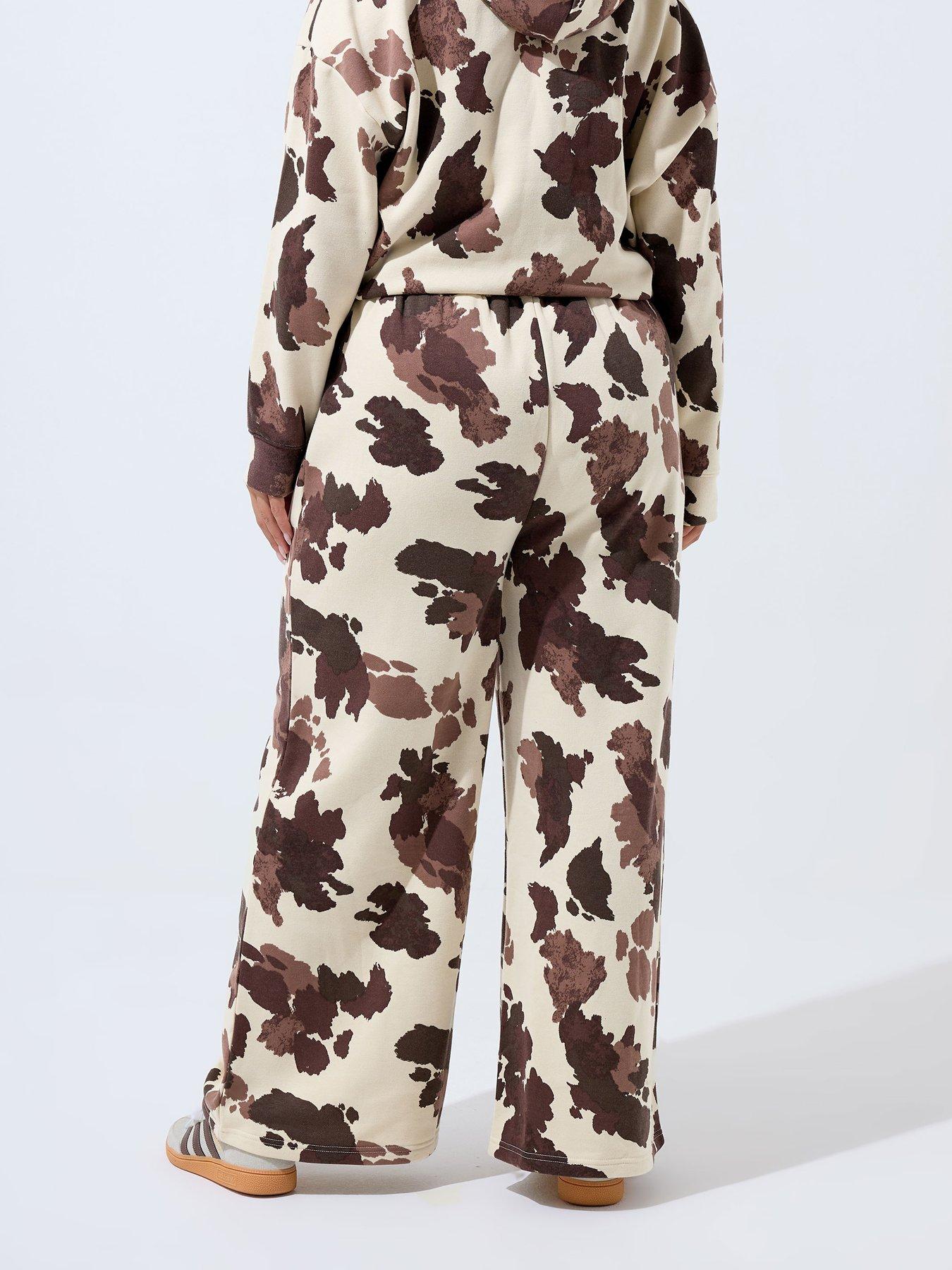 Image 2 of 4 of Yours Curve Cow Print Joggers - Cream