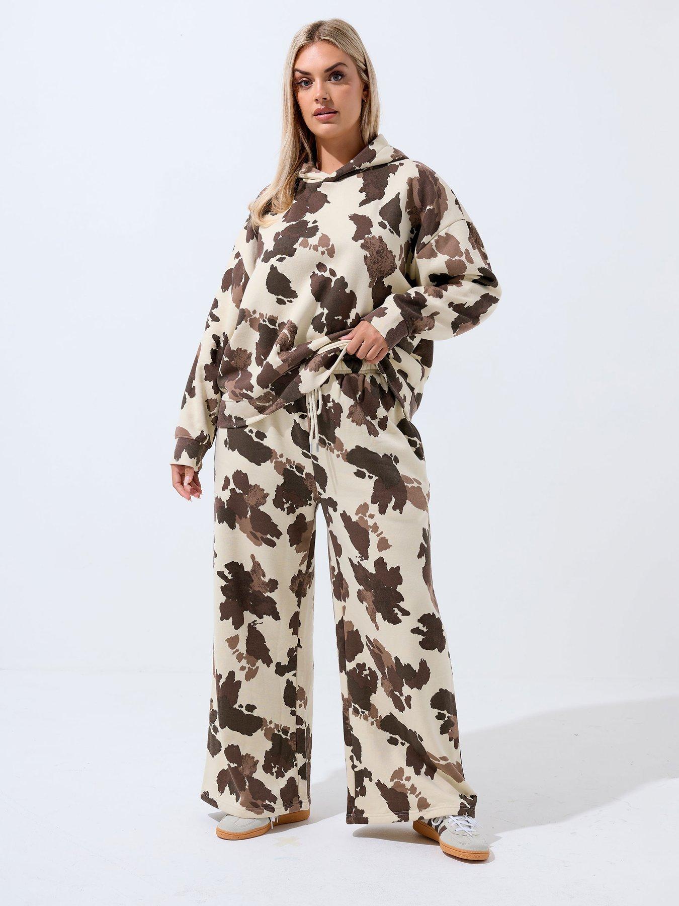 Image 3 of 4 of Yours Curve Cow Print Joggers - Cream
