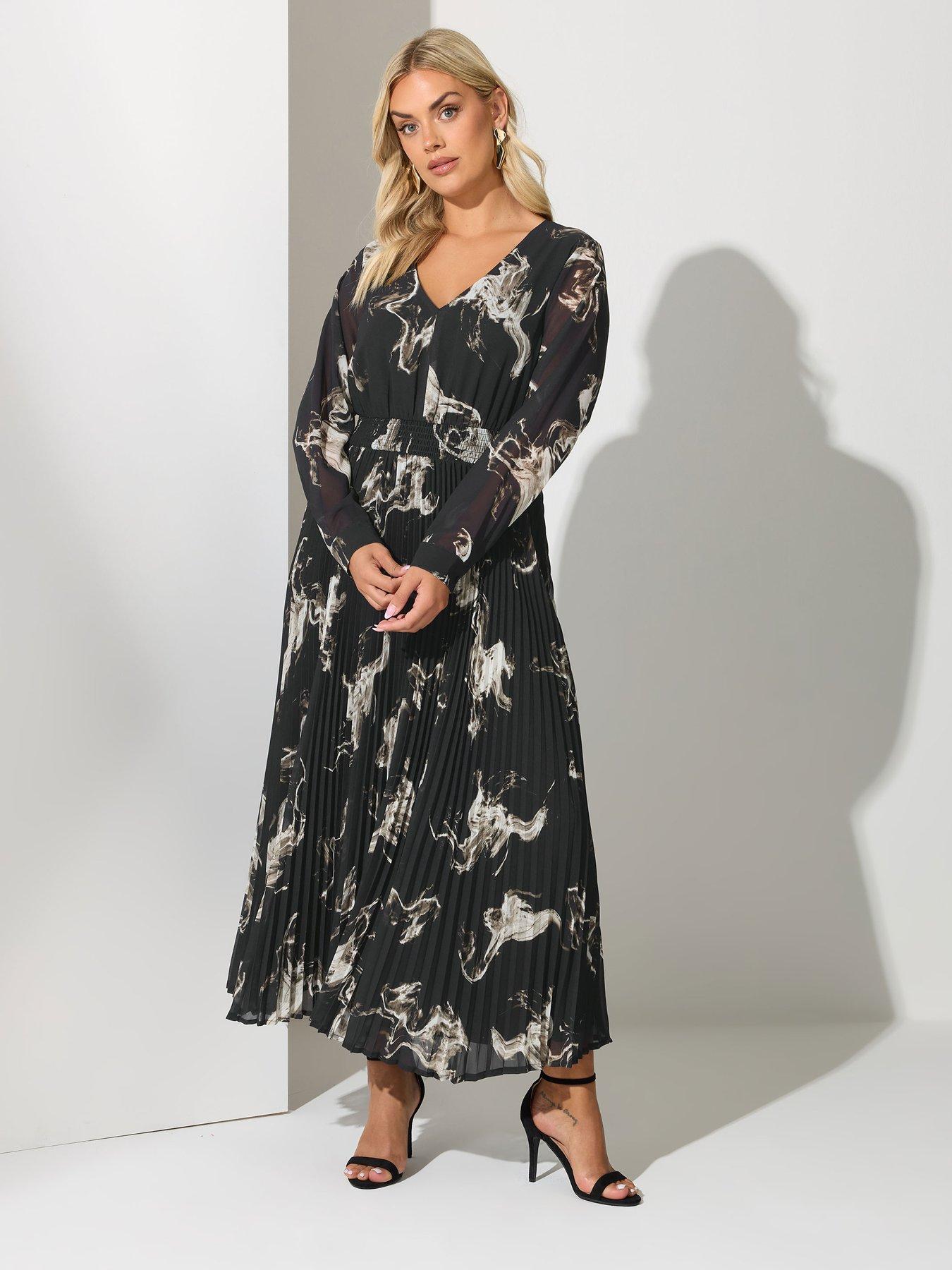 Image 3 of 4 of Yours Curve V-Neck Pleated Dress - Black