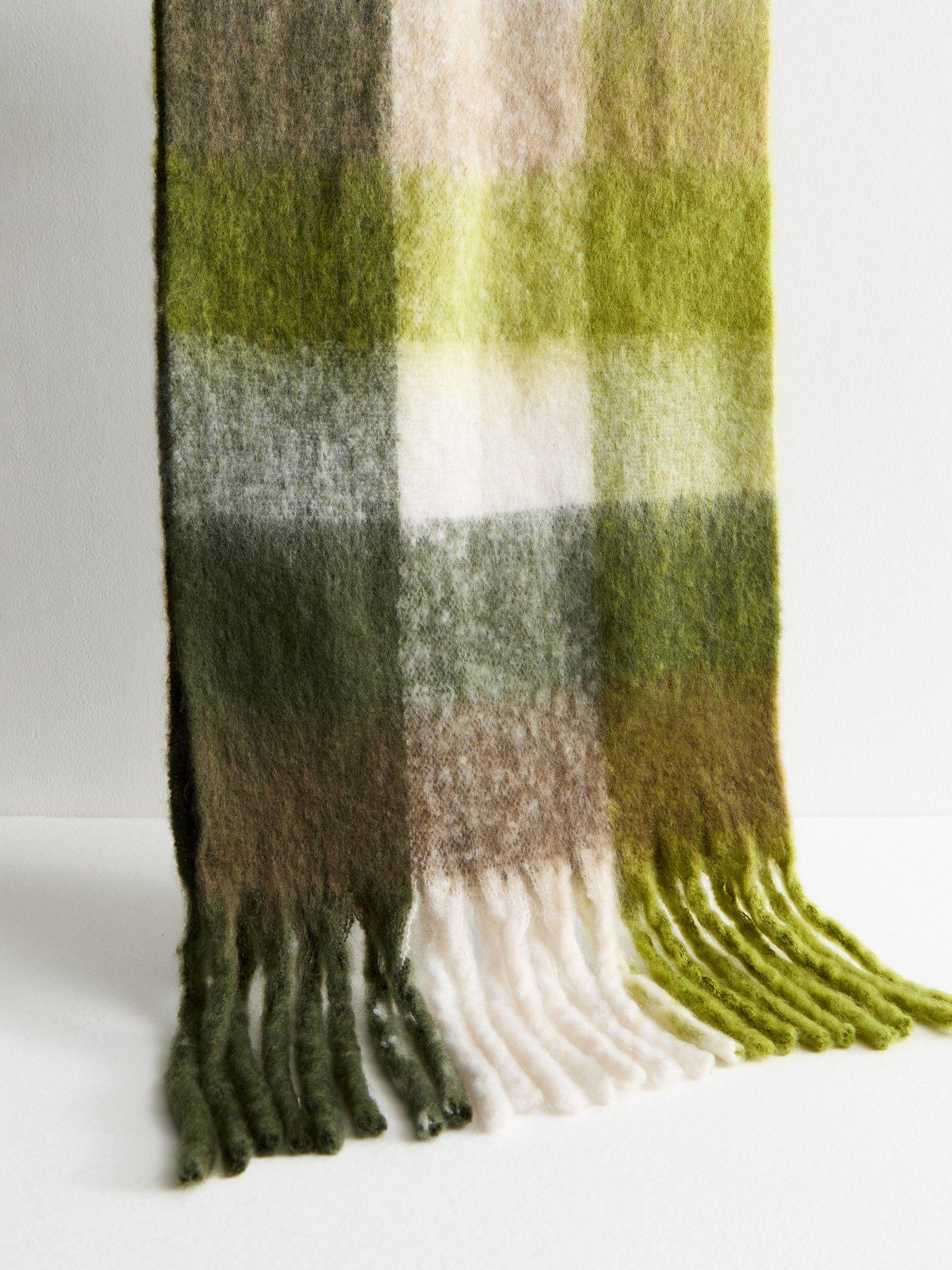 back image of new-look-green-heavyweight-checked-scarf