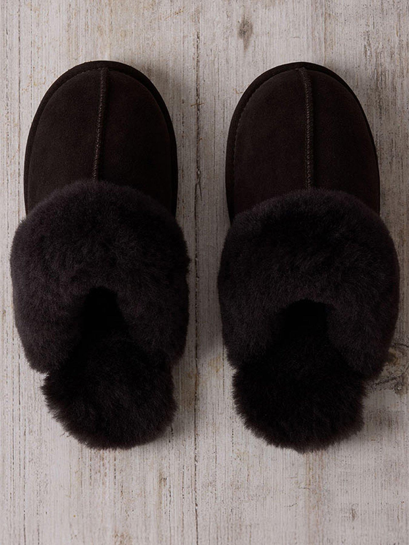 CHELSEA PEERS Womens Dome Slipper In Suede With Shearling Lining - Brown