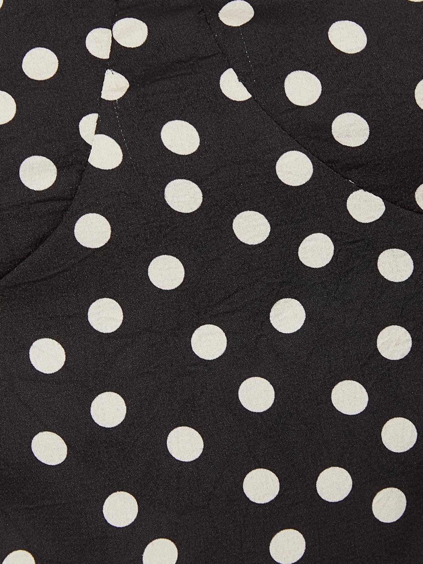 Image 6 of 6 of Quiz Black Polka Dot Crop Top