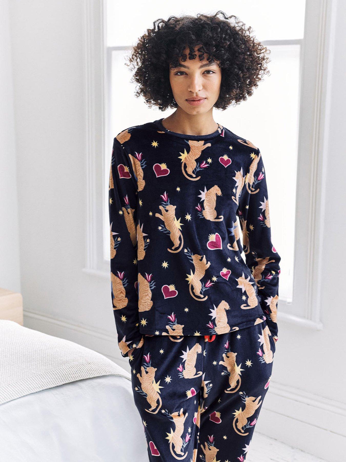 Image 2 of 6 of CHELSEA PEERS Classic Long Sleeve Crew Neck Set In Lightweight Fleece - Navy