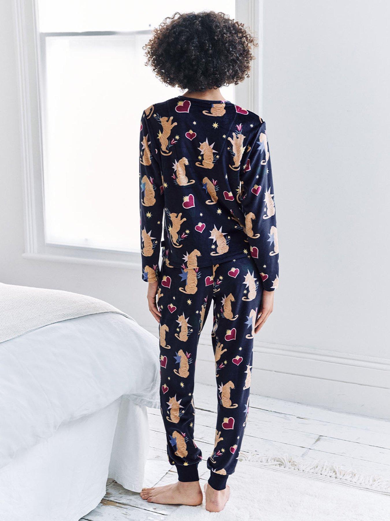 Image 4 of 6 of CHELSEA PEERS Classic Long Sleeve Crew Neck Set In Lightweight Fleece - Navy