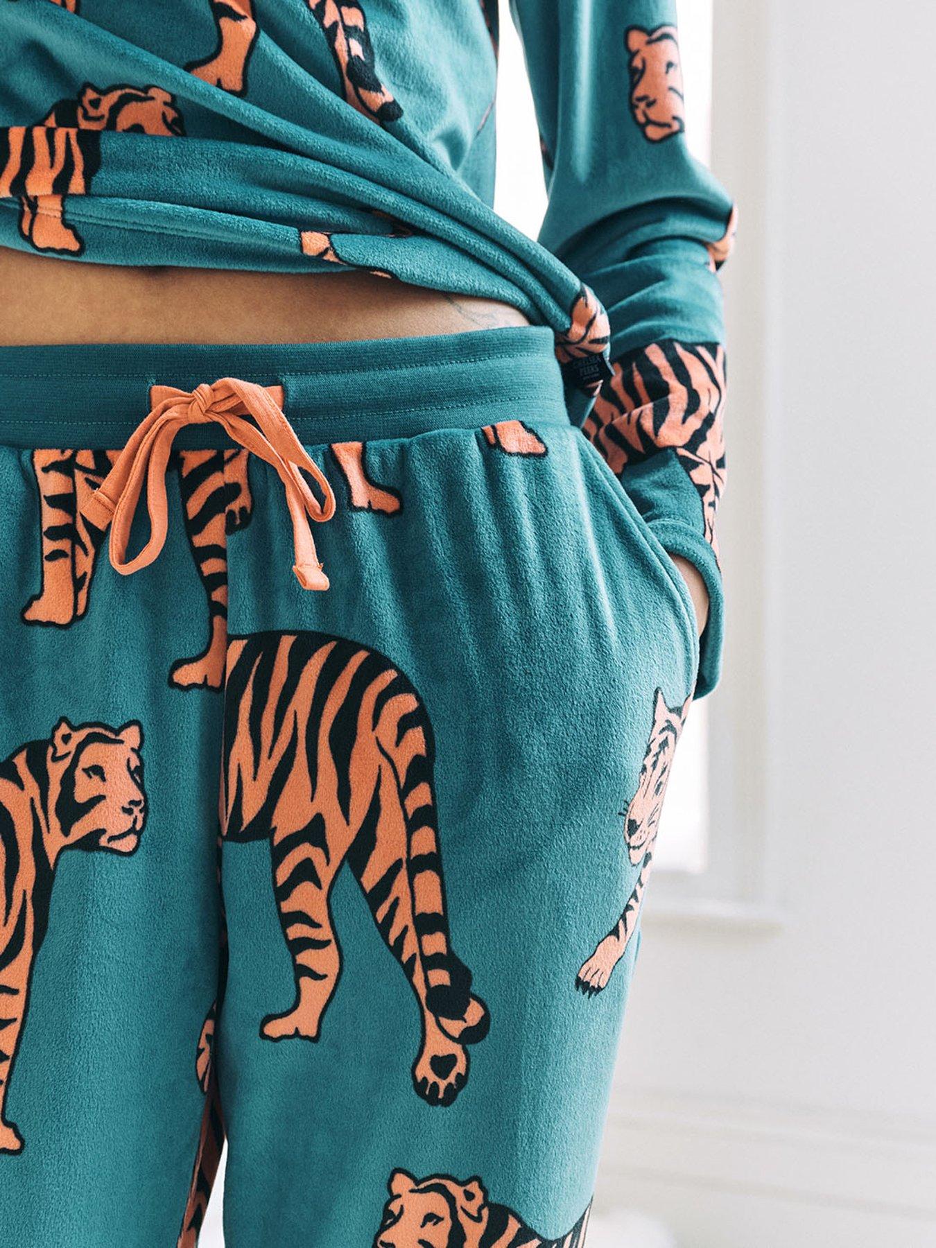  image of chelsea-peers-classic-long-sleeve-crew-neck-set-in-lightweight-fleece-teal