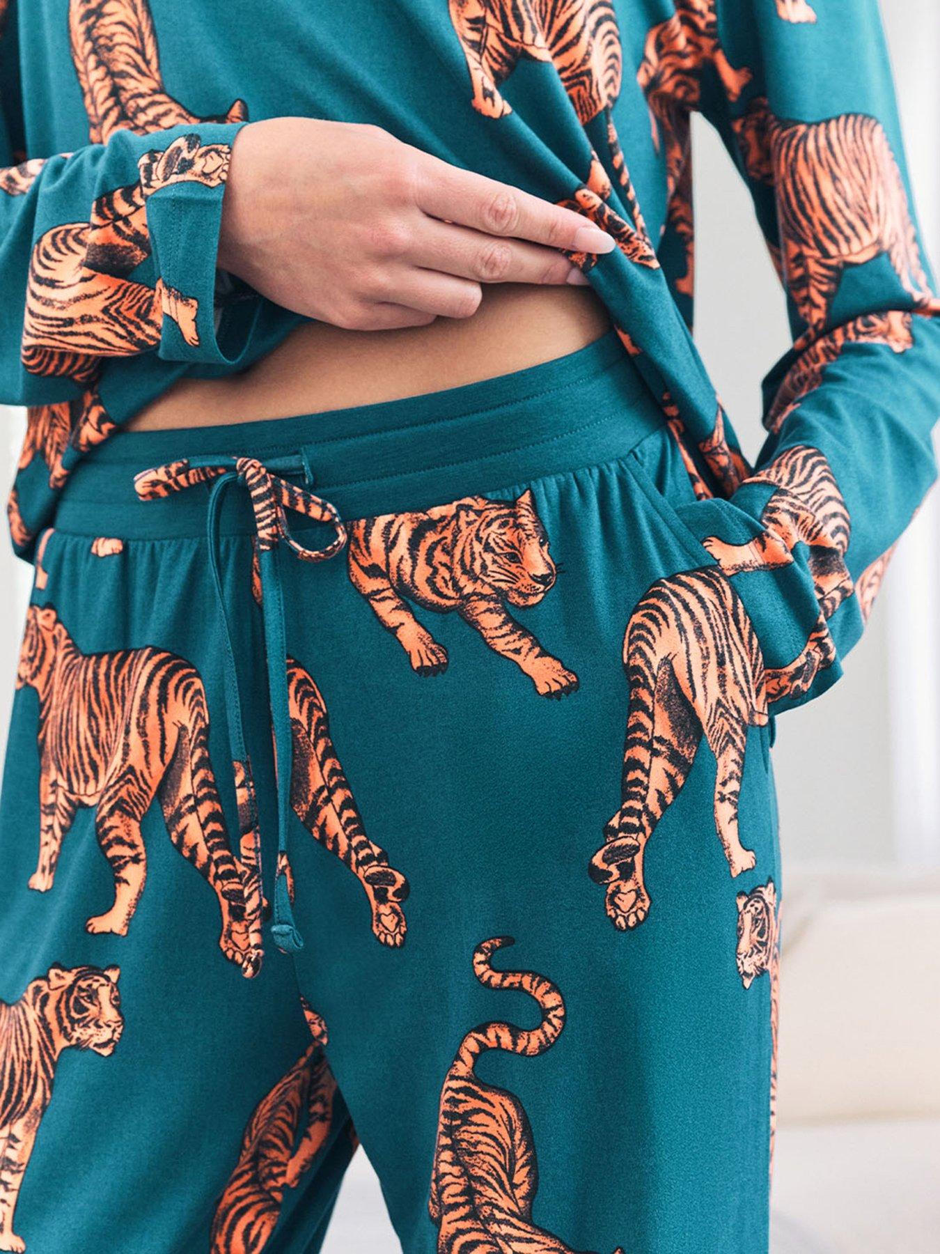 Image 3 of 6 of CHELSEA PEERS Long Sleeve Crew Neck Set With Tiger Print In Polyester - Teal