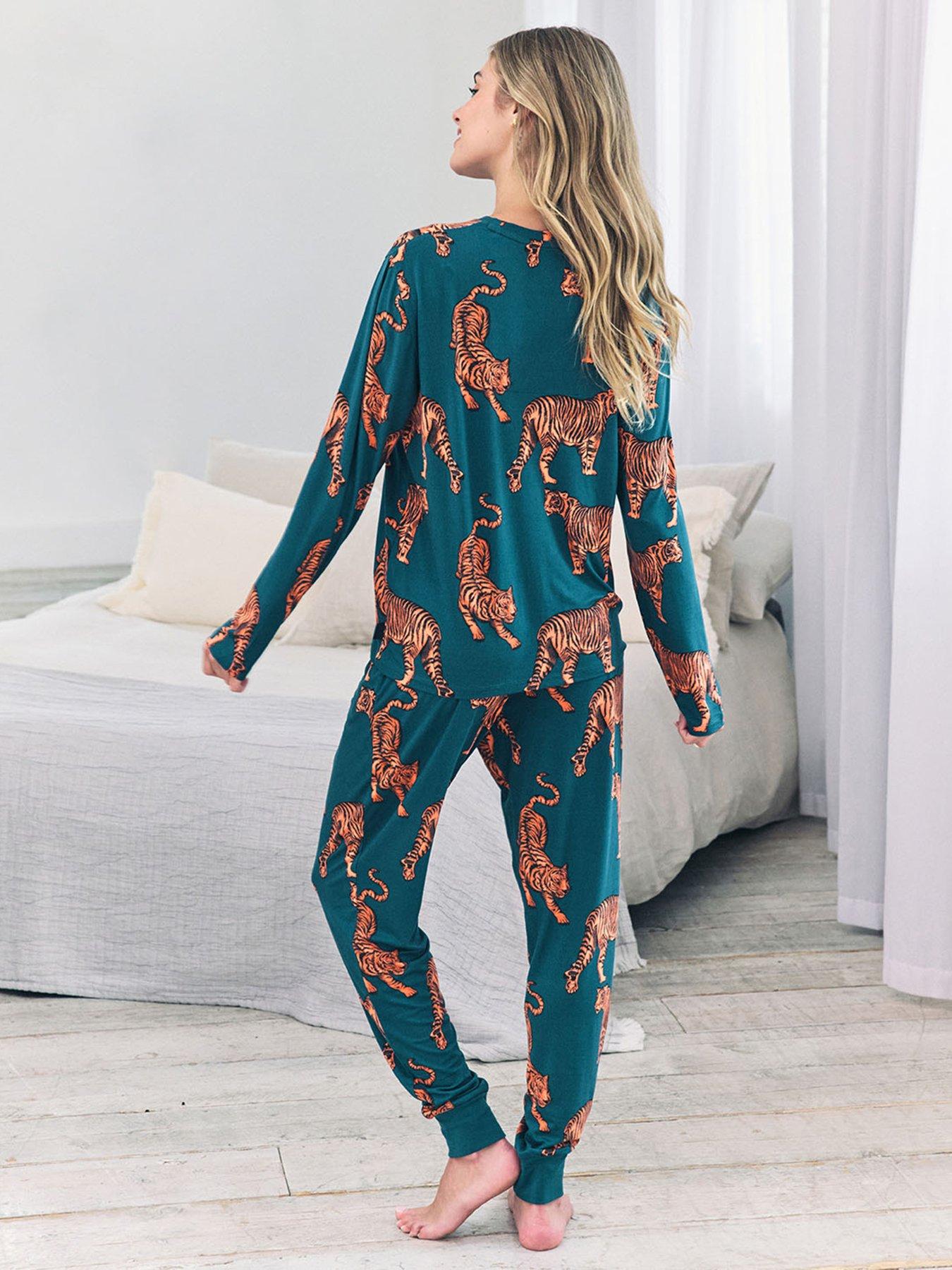 Image 4 of 6 of CHELSEA PEERS Long Sleeve Crew Neck Set With Tiger Print In Polyester - Teal