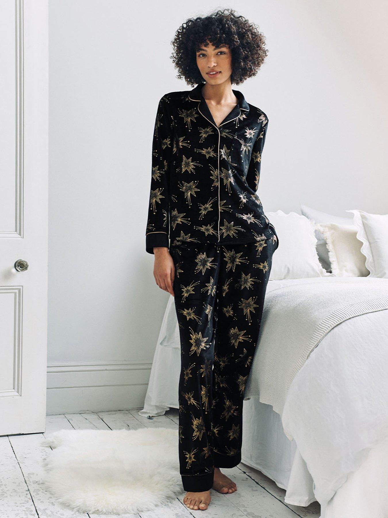 CHELSEA PEERS Long Button Up Pyjama Set In Velour - Black