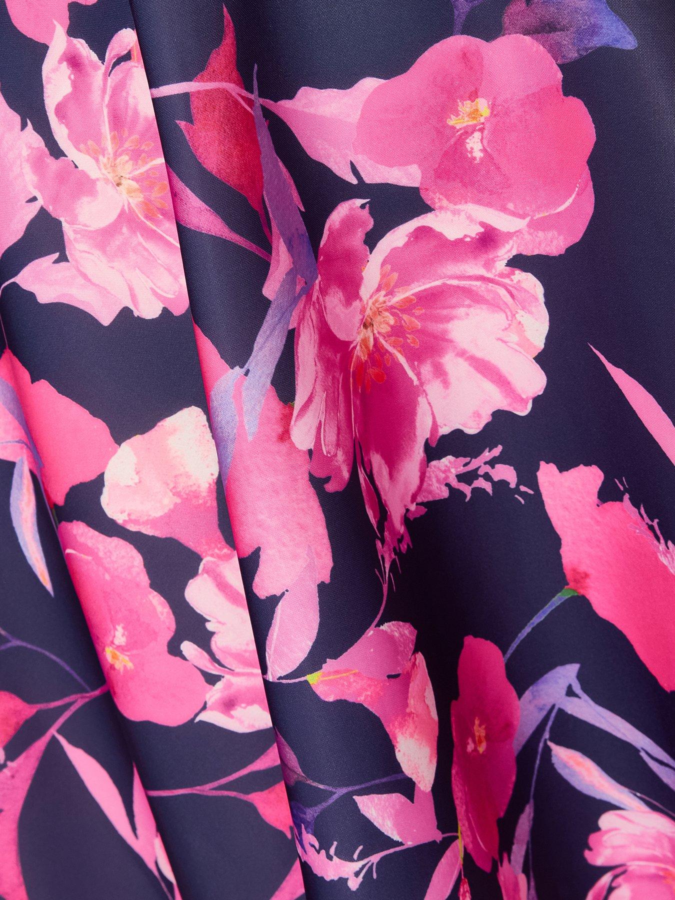 Image 6 of 6 of Quiz Curve Navy Floral Skater Dress