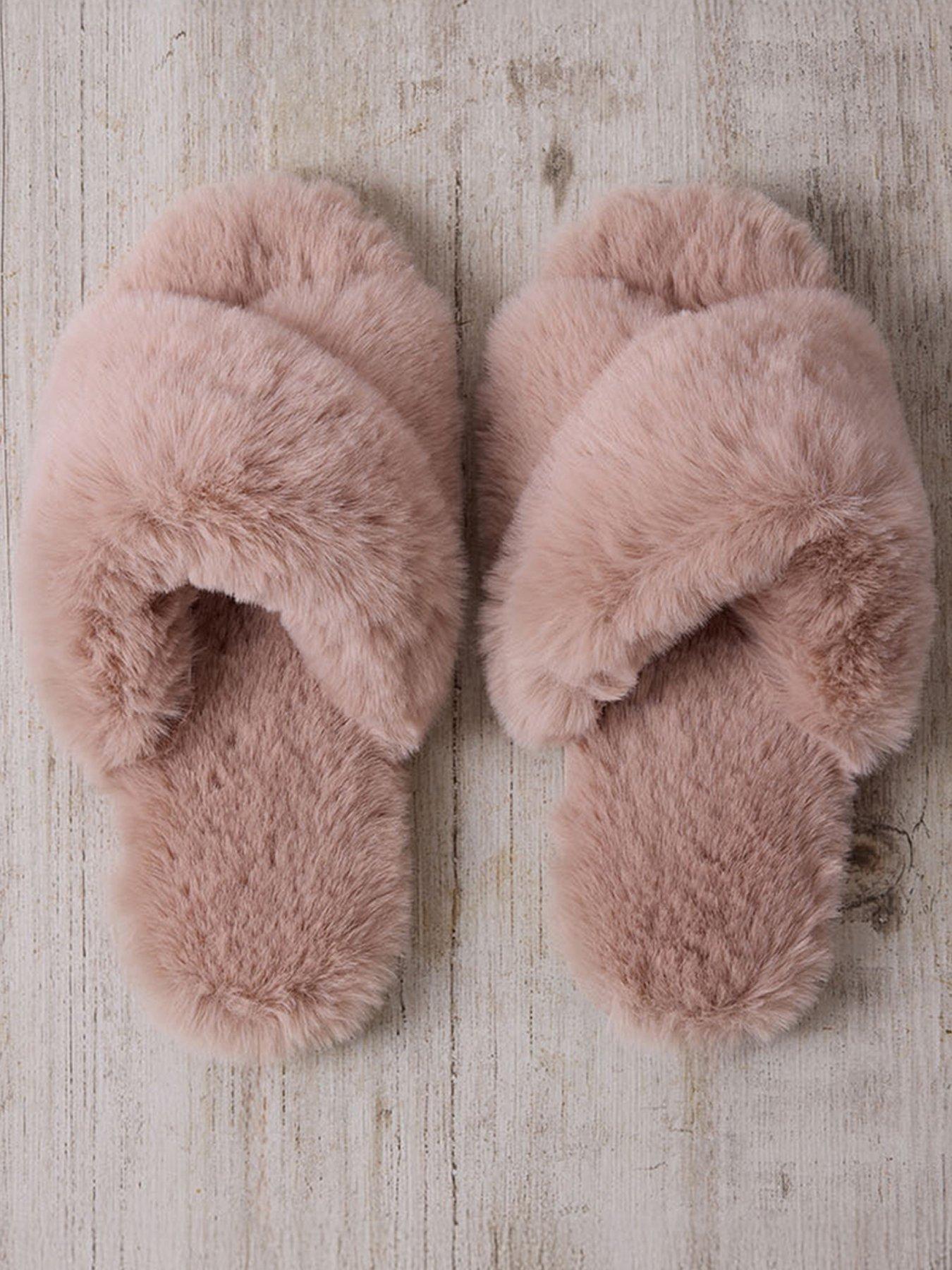 CHELSEA PEERS Womens Faux Fur Cross Over Slippers - Pink
