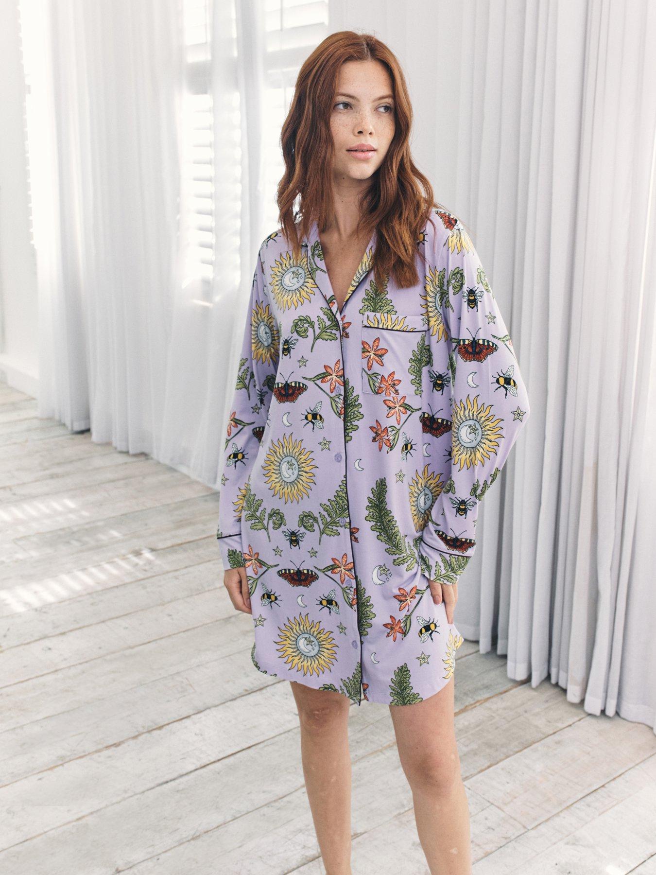 Image 2 of 5 of CHELSEA PEERS Classic Night Shirt In Polyester - Lilac