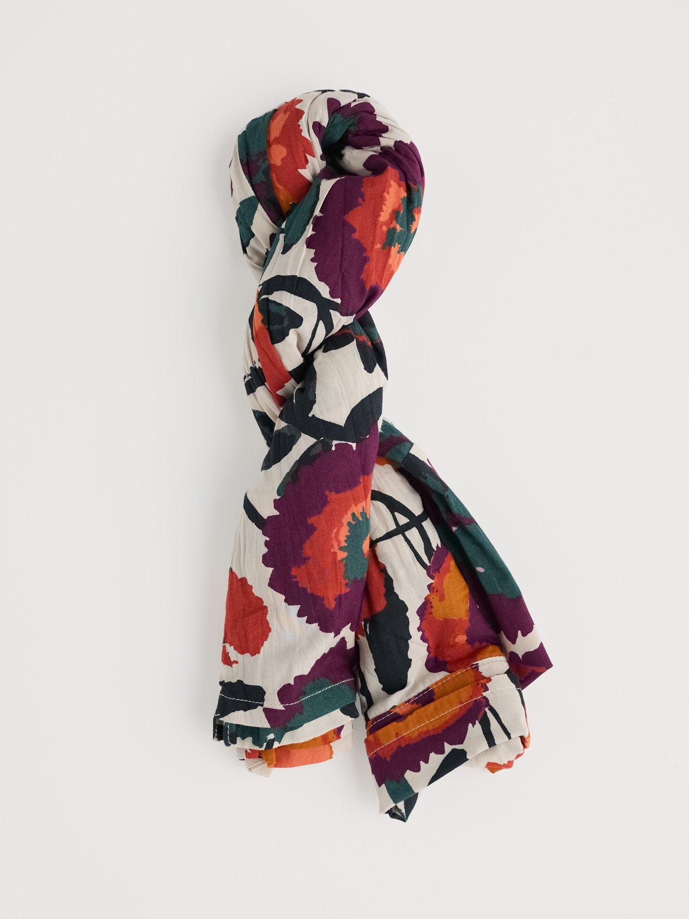  image of seasalt-cornwall-larissa-shirt-figurative-floral-aran