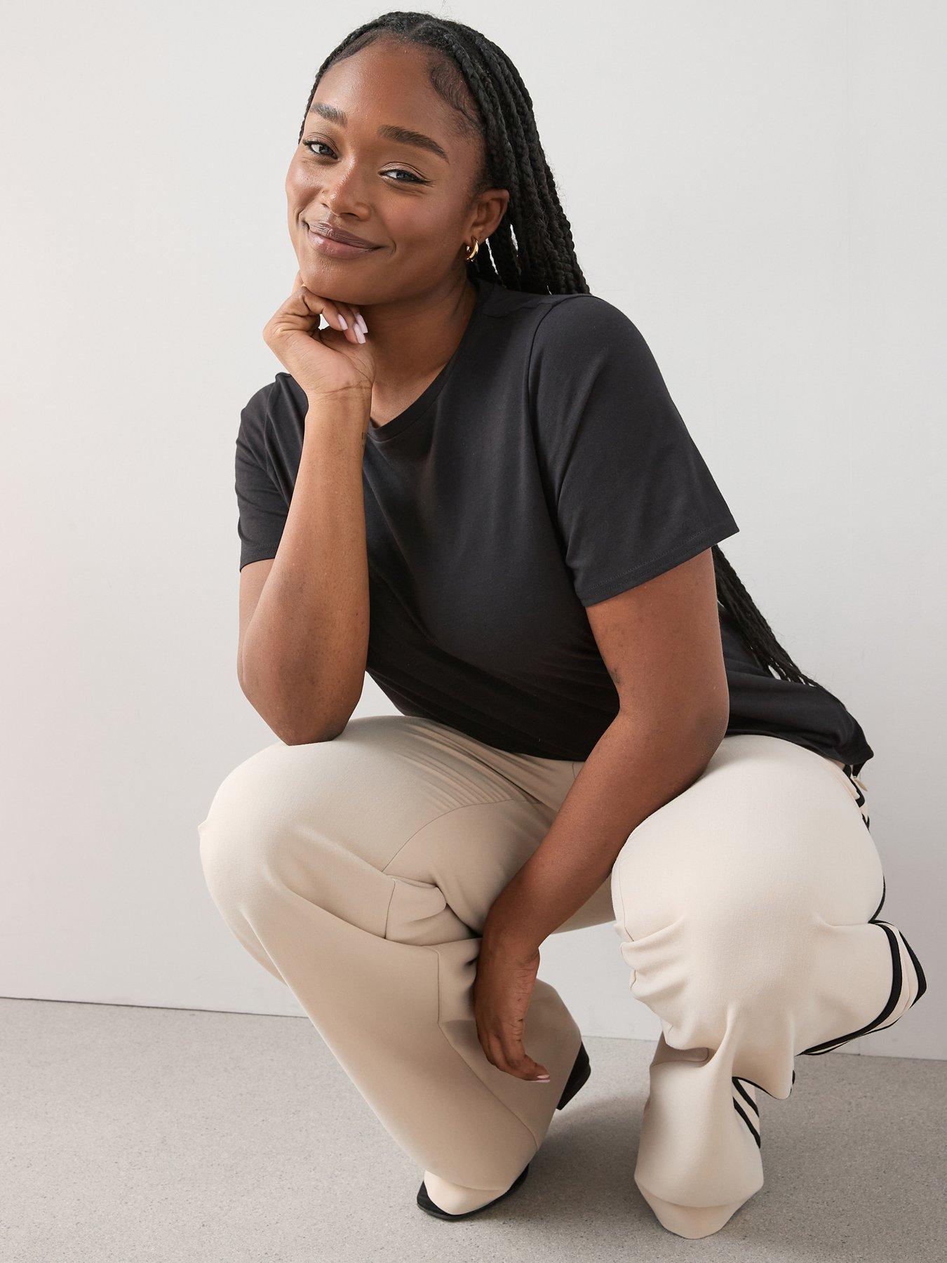  image of the-very-collection-curve-crew-neck-scoop-hem-t-shirt