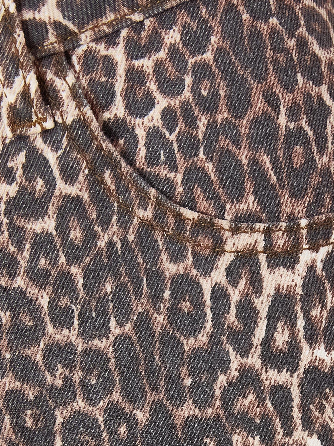 Image 6 of 6 of Quiz Brown Leopard Print Denim Shorts