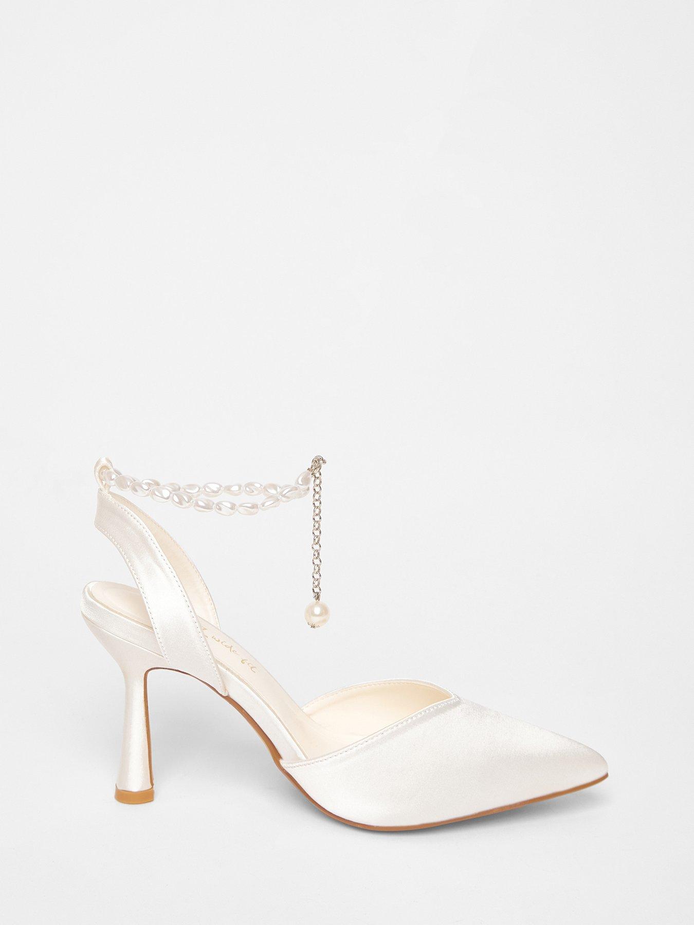 Image 4 of 5 of Quiz Wide Fit White Pearl Strap Court Heels