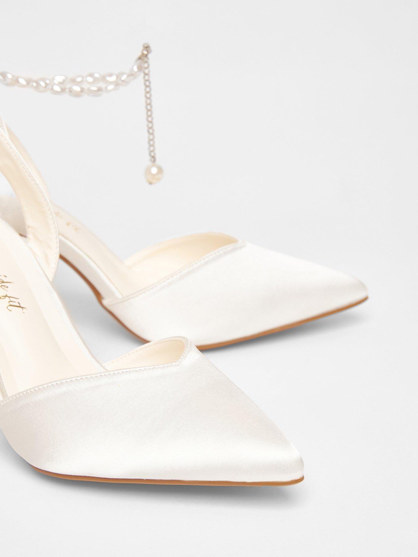 Image 5 of 5 of Quiz Wide Fit White Pearl Strap Court Heels