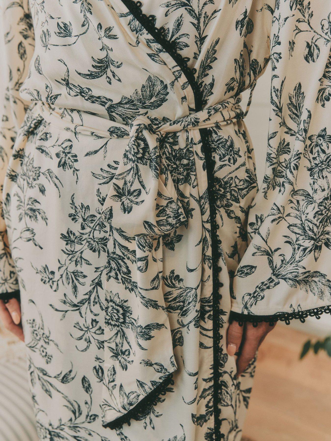 Image 5 of 6 of Laura Ashley Lloyd Mono Robe - Black