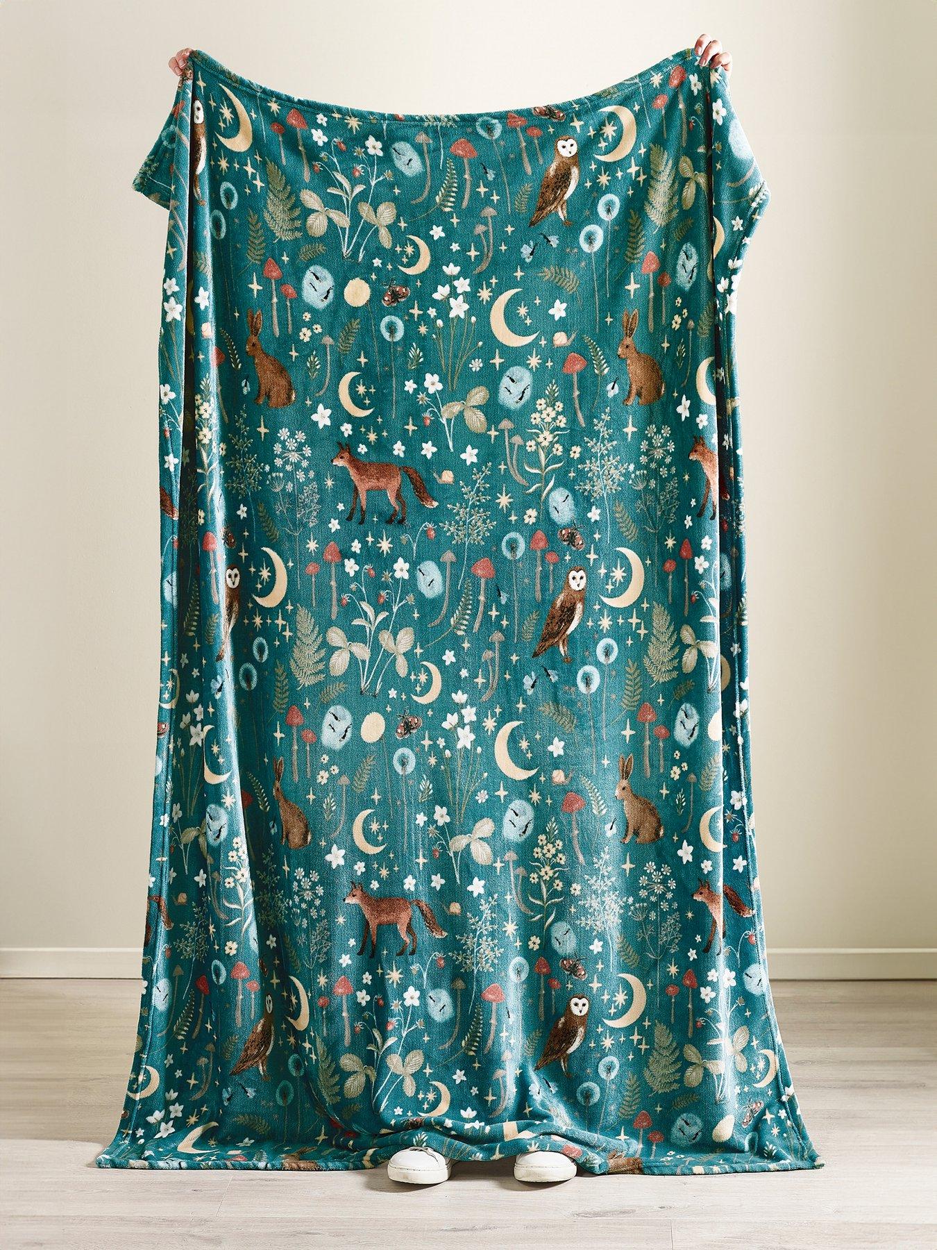 Image 4 of 4 of Catherine Lansfield Enchanted Twilight Throw- 130x170cm