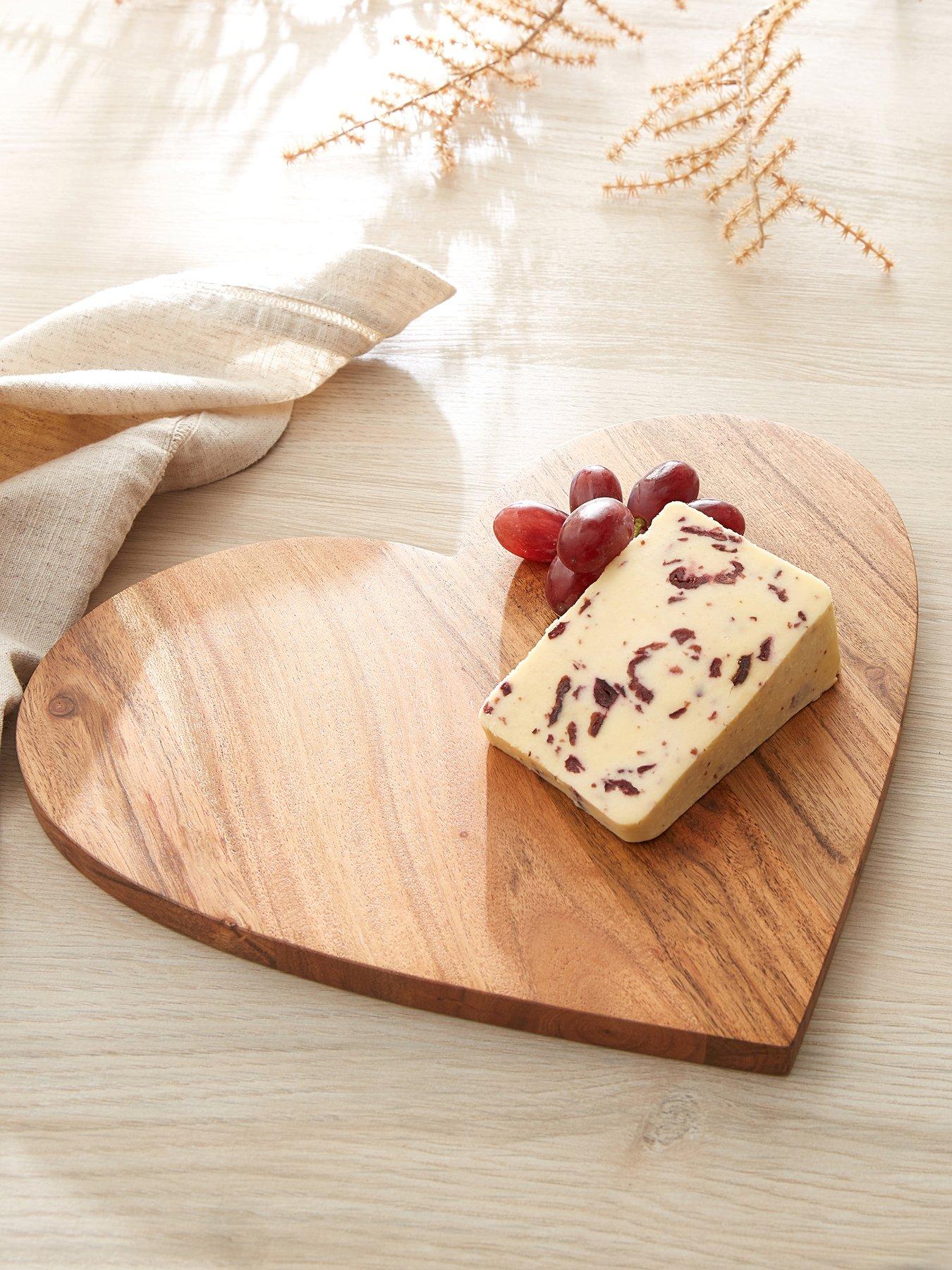 front image of the-very-collection-heart-seving-board