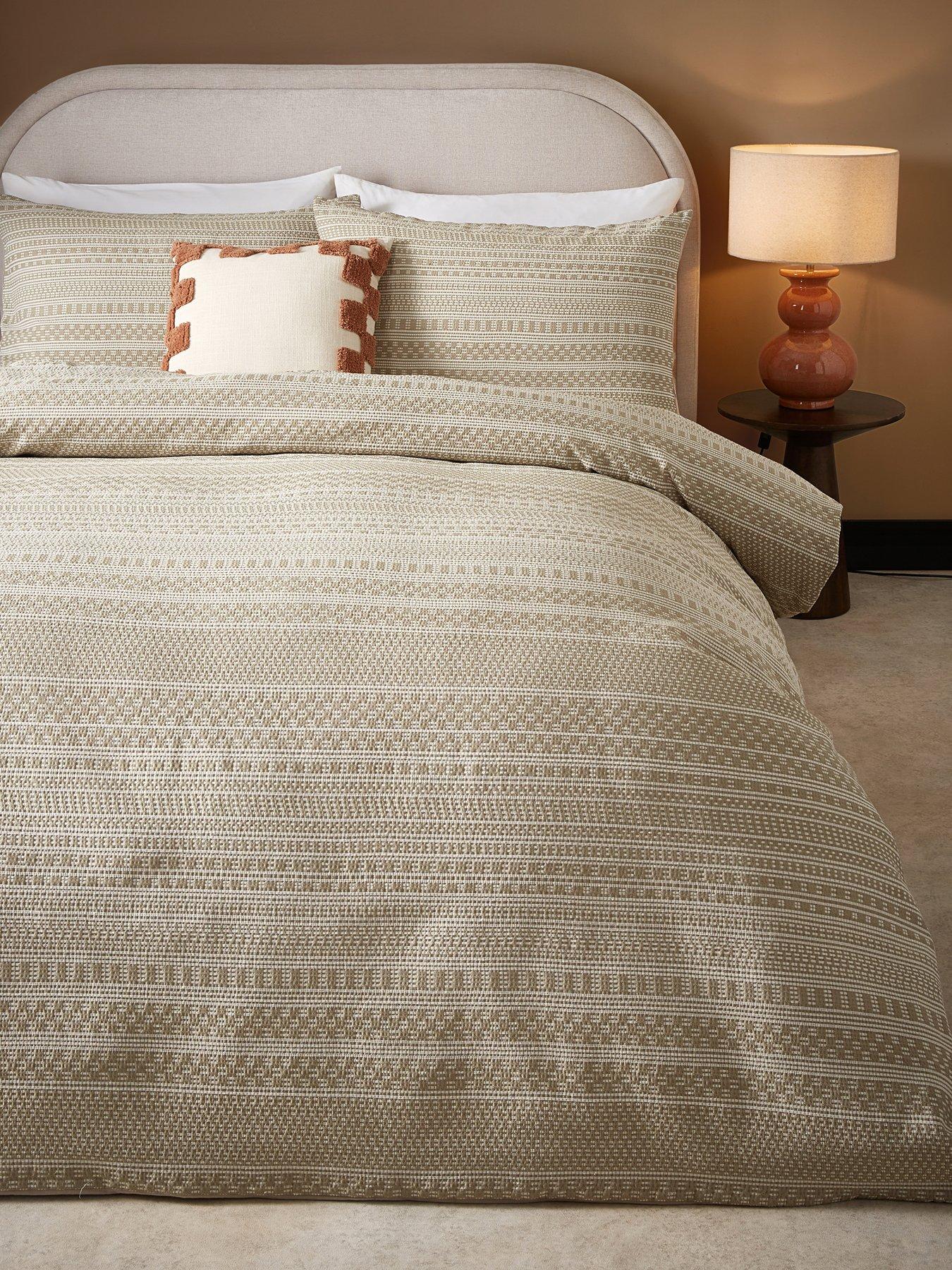 The Very Collection Revive Woven Jacquard Duvet Set