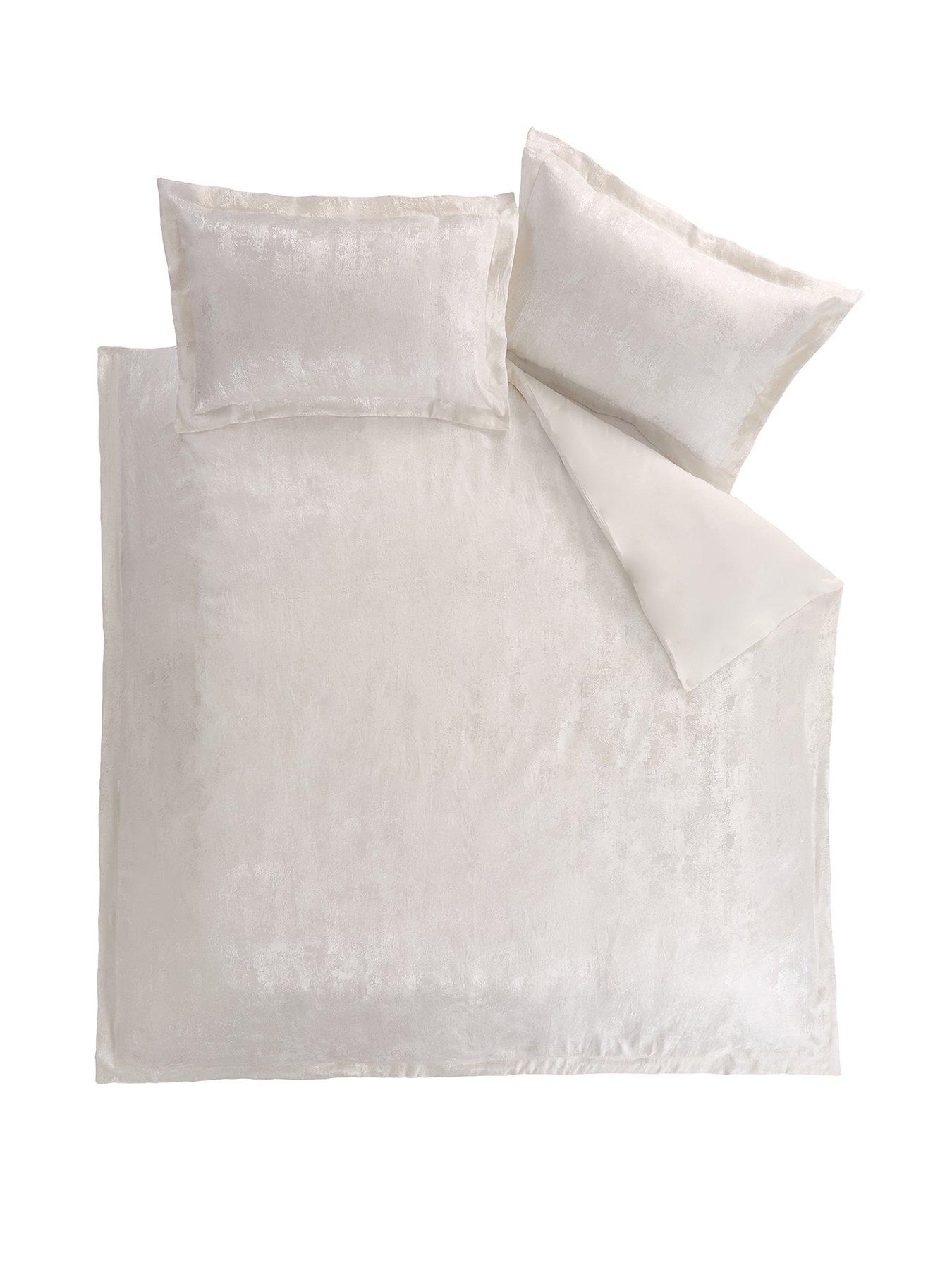 Image 2 of 5 of The Very Collection Luxe Textured Jacquard Duvet Set