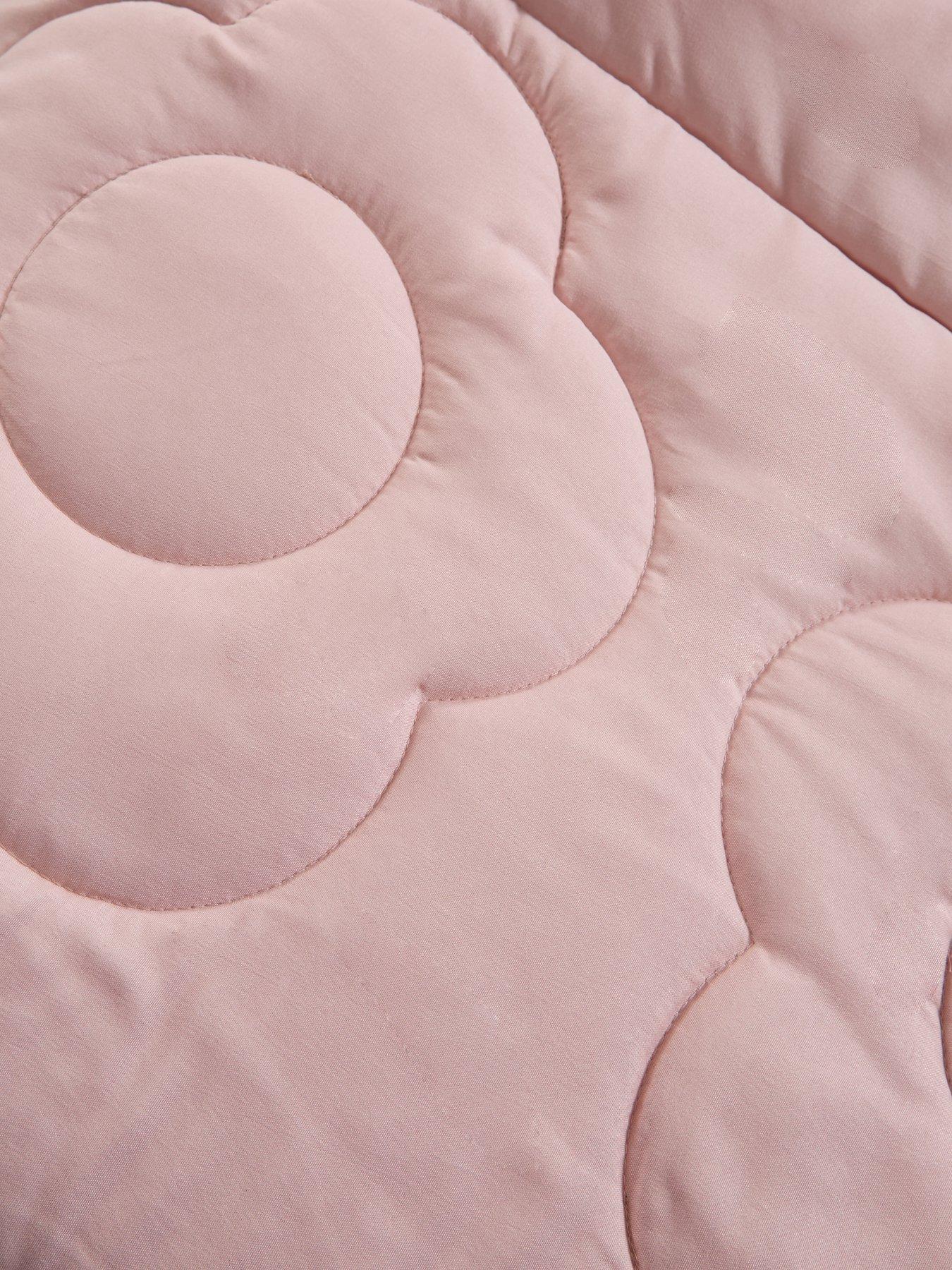  image of the-very-collection-daisy-bedspread-150x200cm