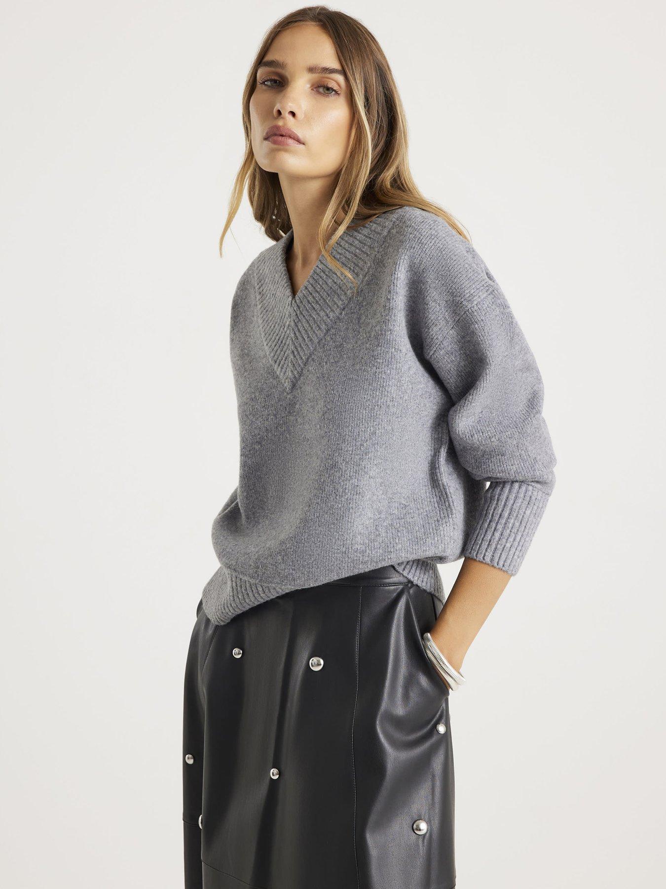 front image of river-island-v-neck-jumper-grey