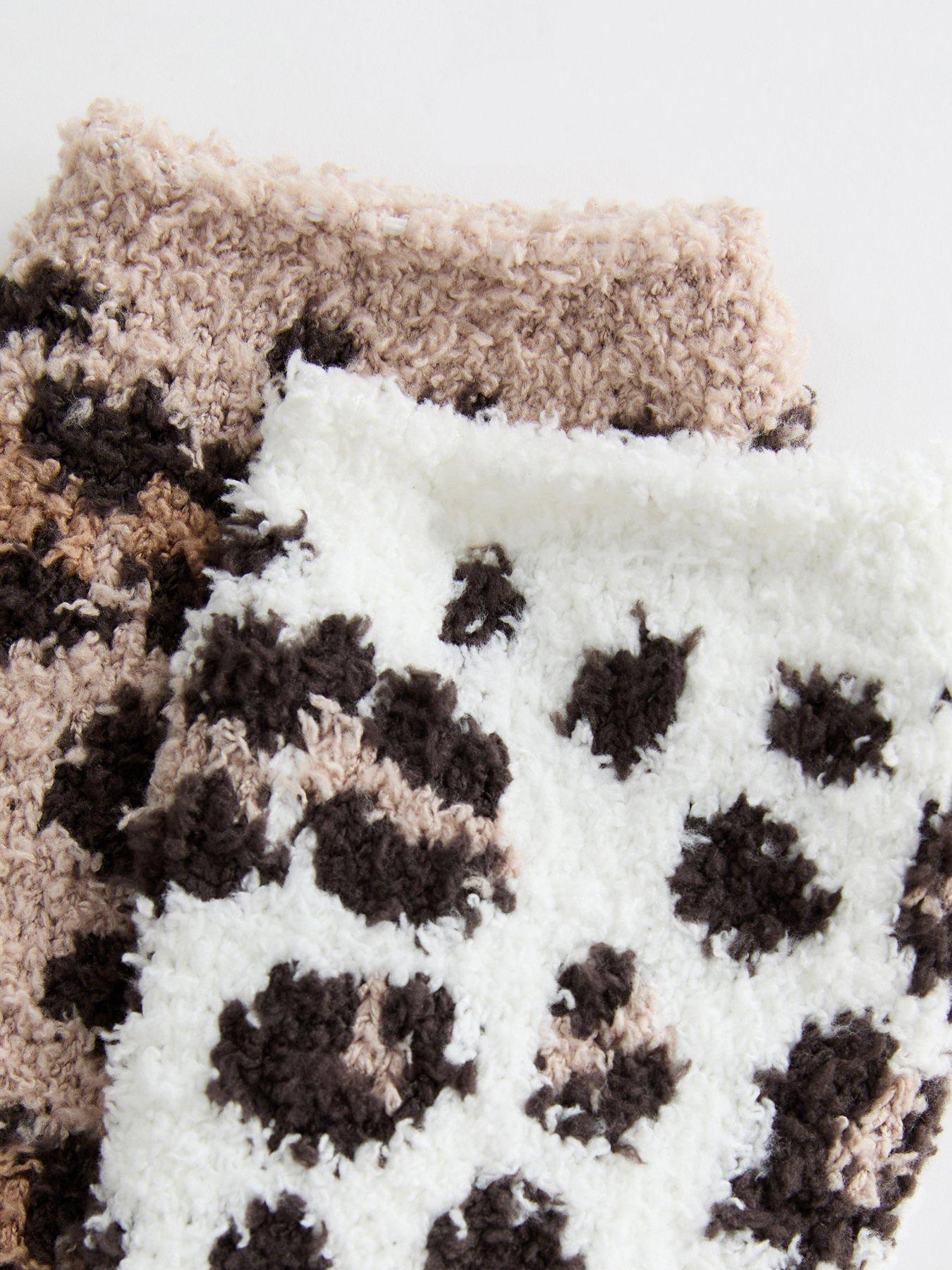 Image 2 of 2 of New Look Brown Pack Of 2 Leopard Print Textured Socks