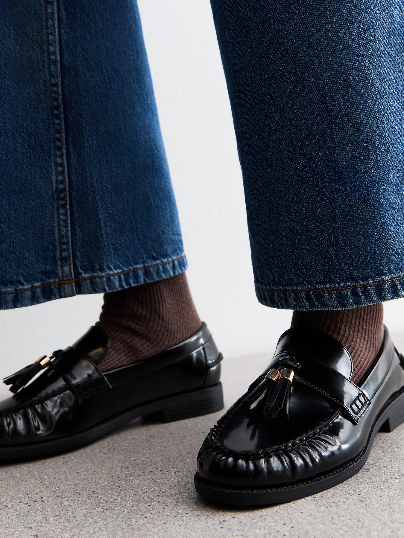 new-look-wide-fit-black-patent-faux-leather-tassel-detail-loafers