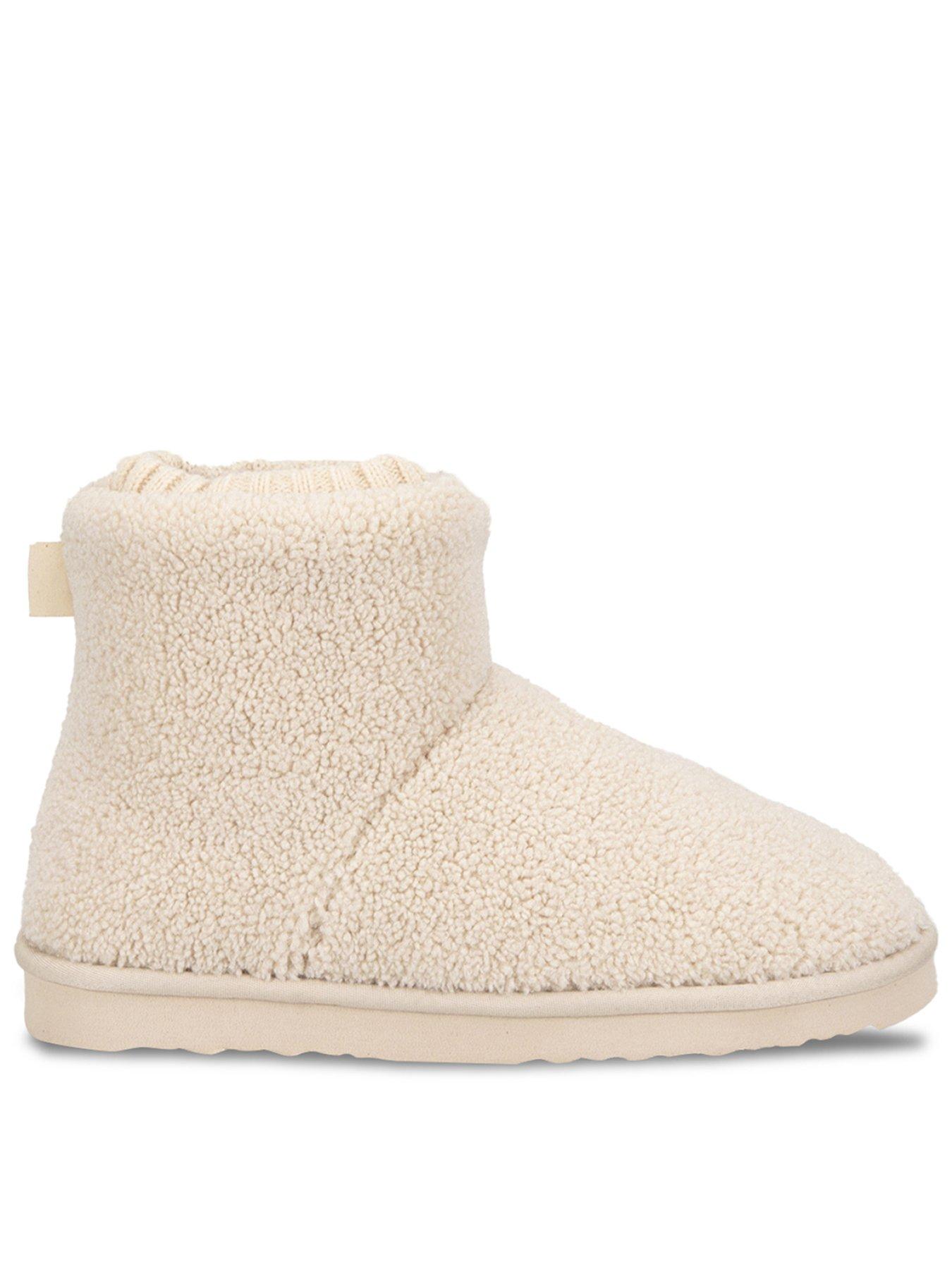 undefined Isotoner Ladies Borg Boot With Cuff Detail - Cream
