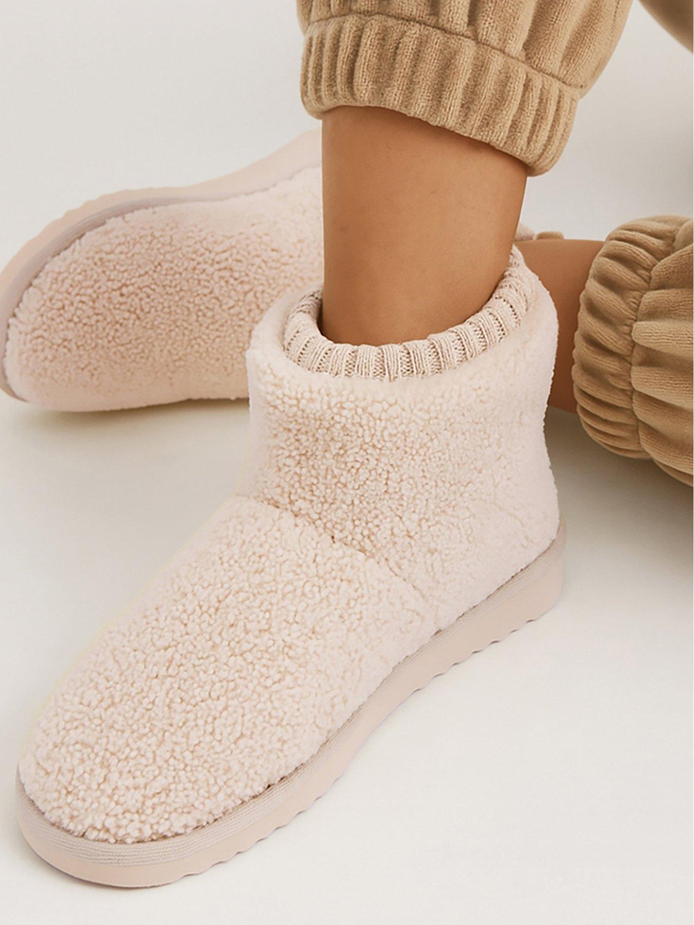Image 3 of 3 of Totes Isotoner Isotoner Ladies Borg Boot With Cuff Detail - Cream