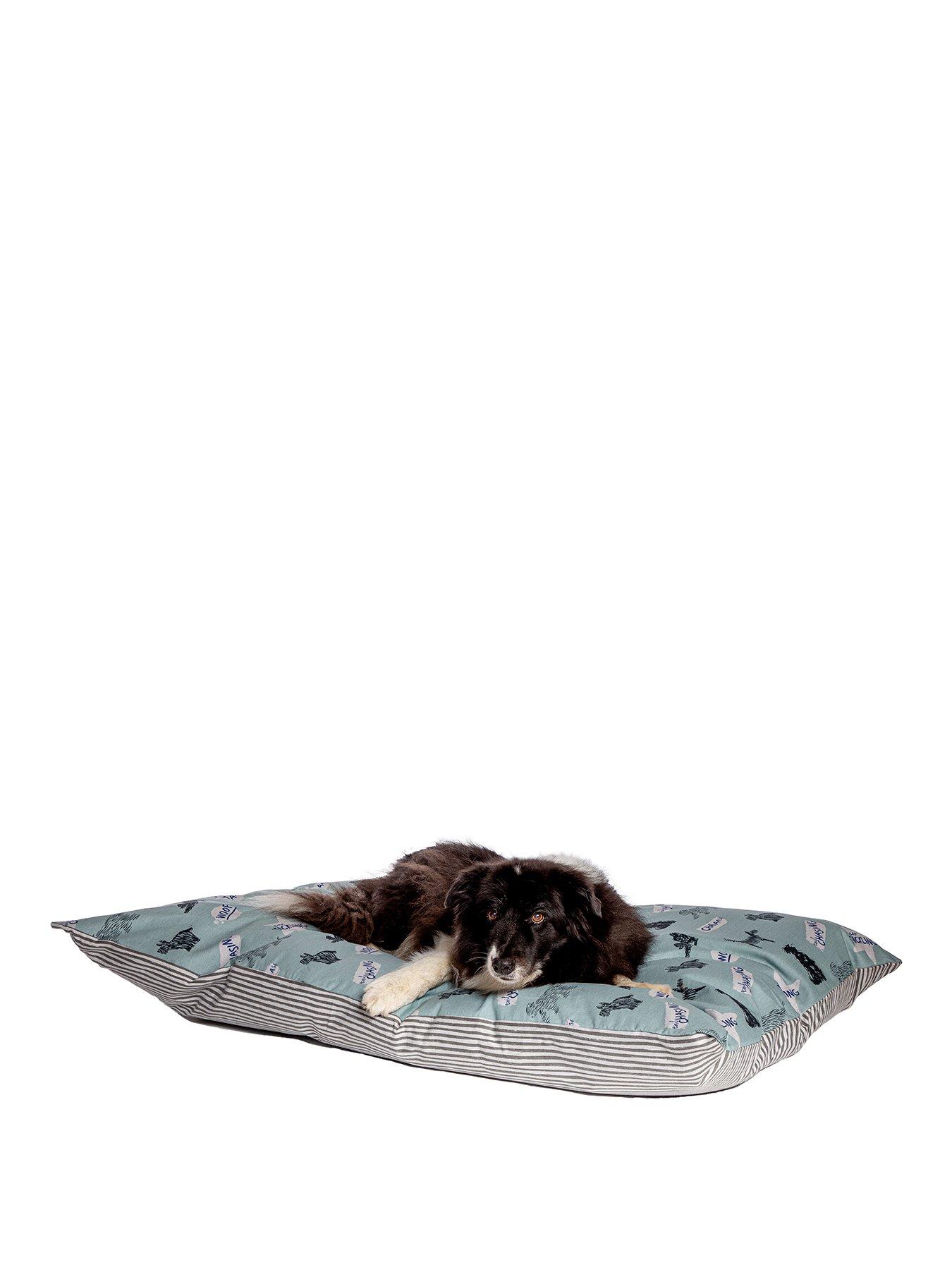 undefined Battersea Playful Dogs Deep Duvet Bed