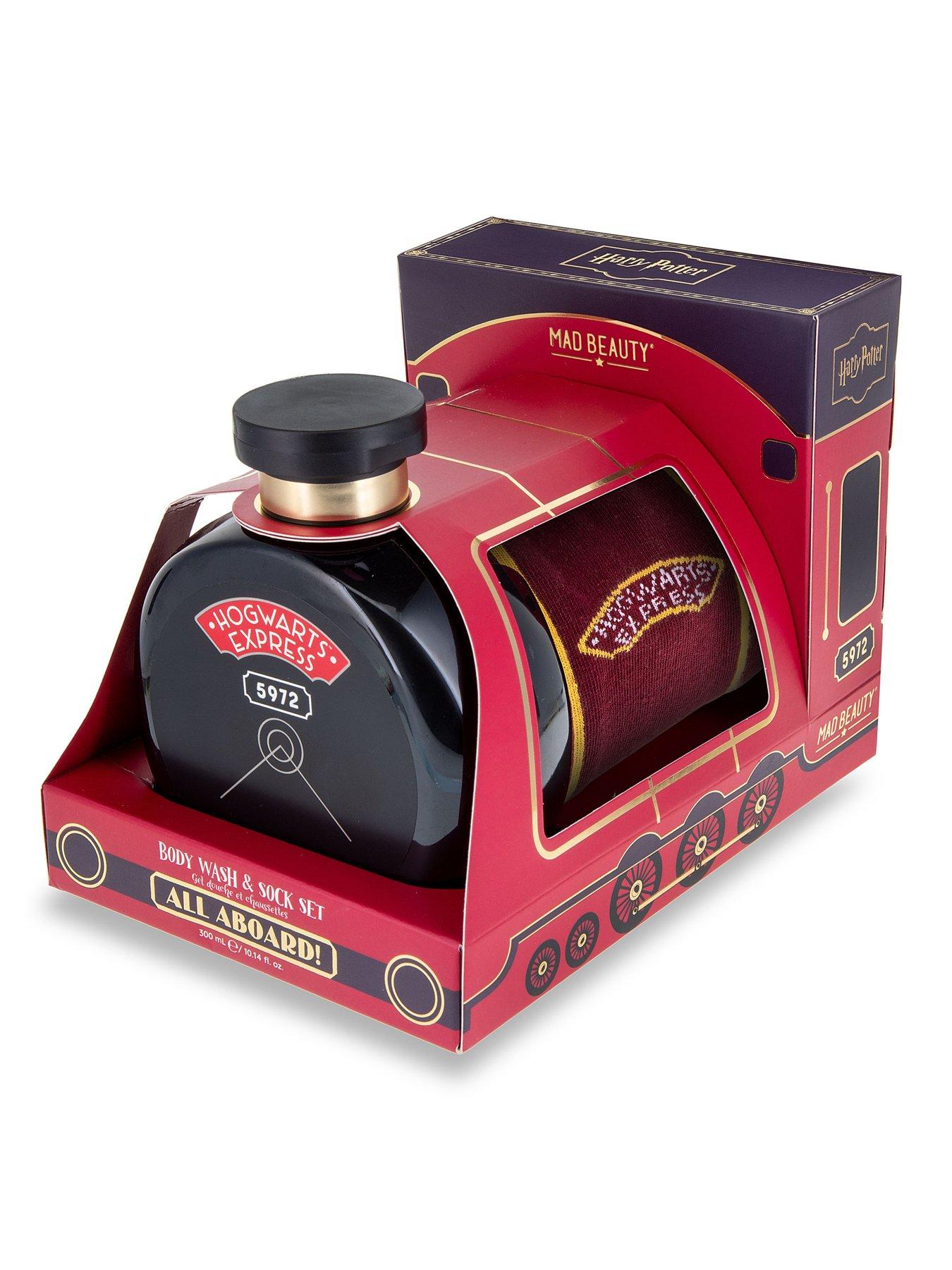 Image 4 of 4 of Mens Gift Set - Wash Bag, Socks and Body Wash