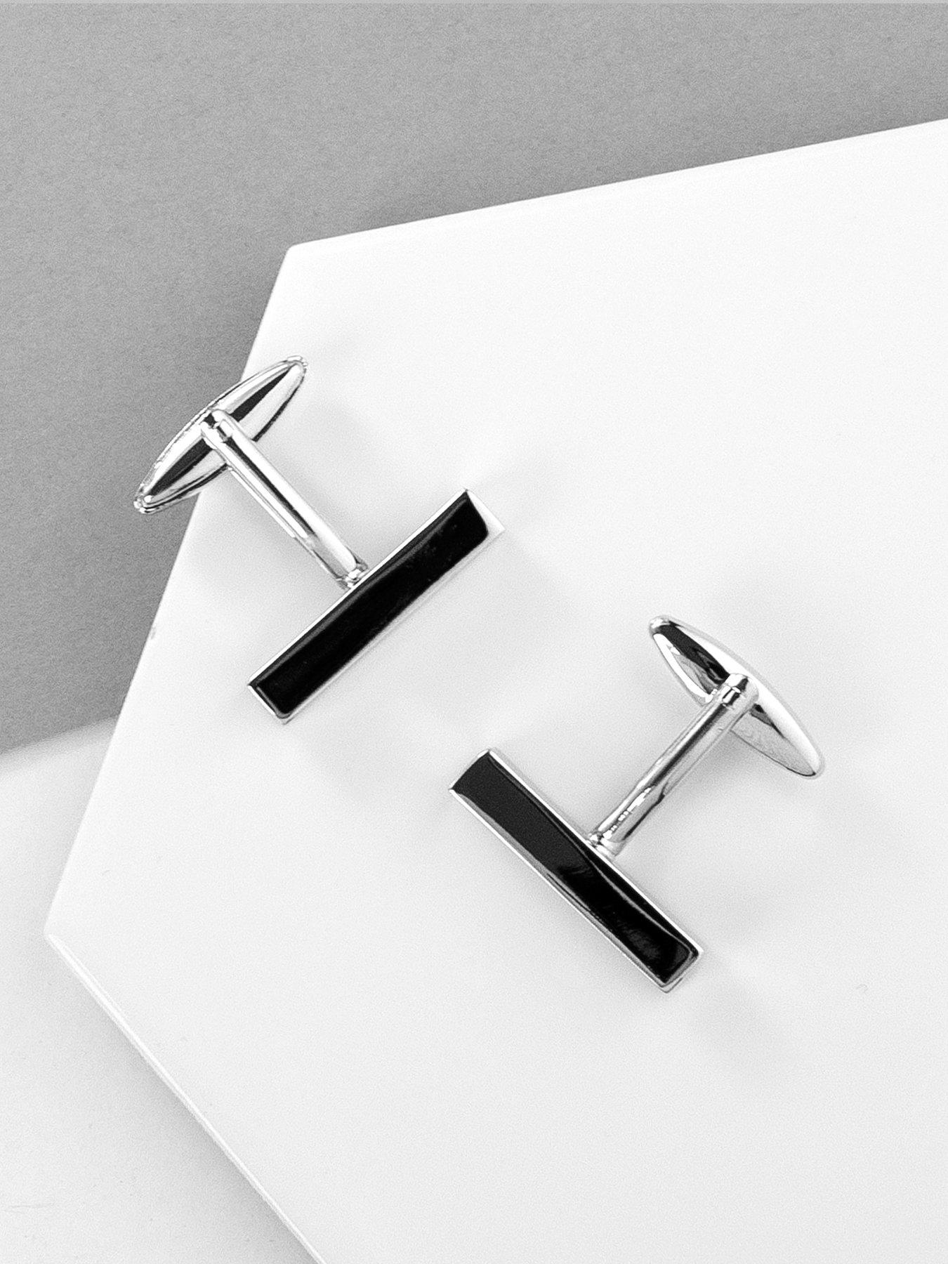 Image 3 of 3 of Treat Republic Personalised Bar Cufflinks in Silver