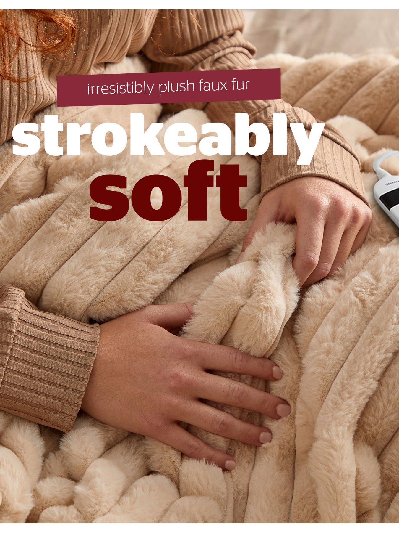 Image 3 of 7 of Silentnight Faux Fur Ribbed Heated Throw - Natural