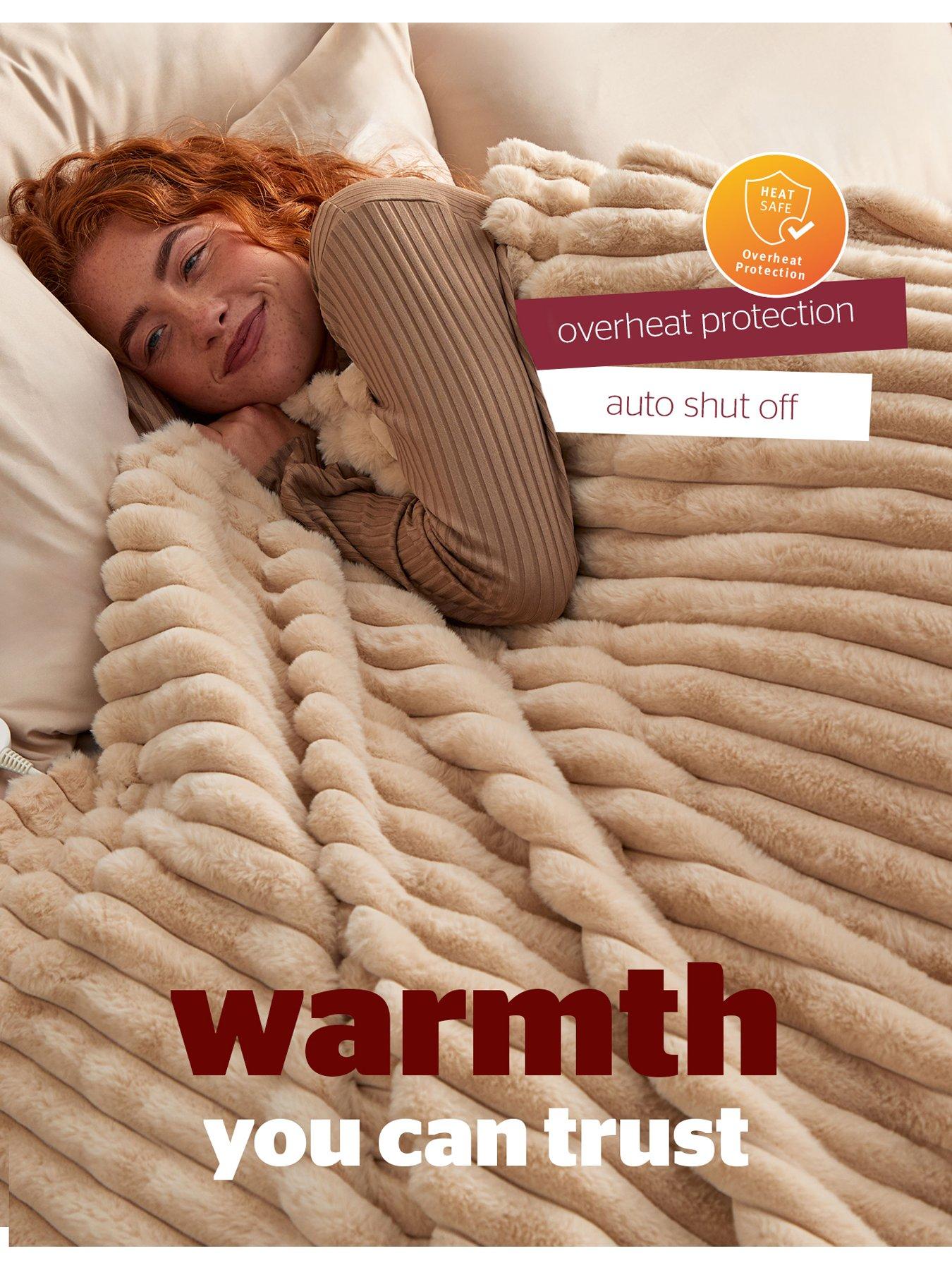 Image 5 of 7 of Silentnight Faux Fur Ribbed Heated Throw - Natural