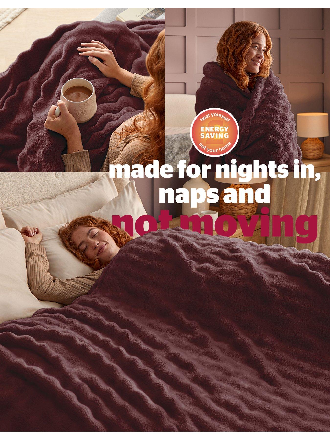 Image 5 of 7 of Silentnight Bubble Fleece Giant Blanket - Berry