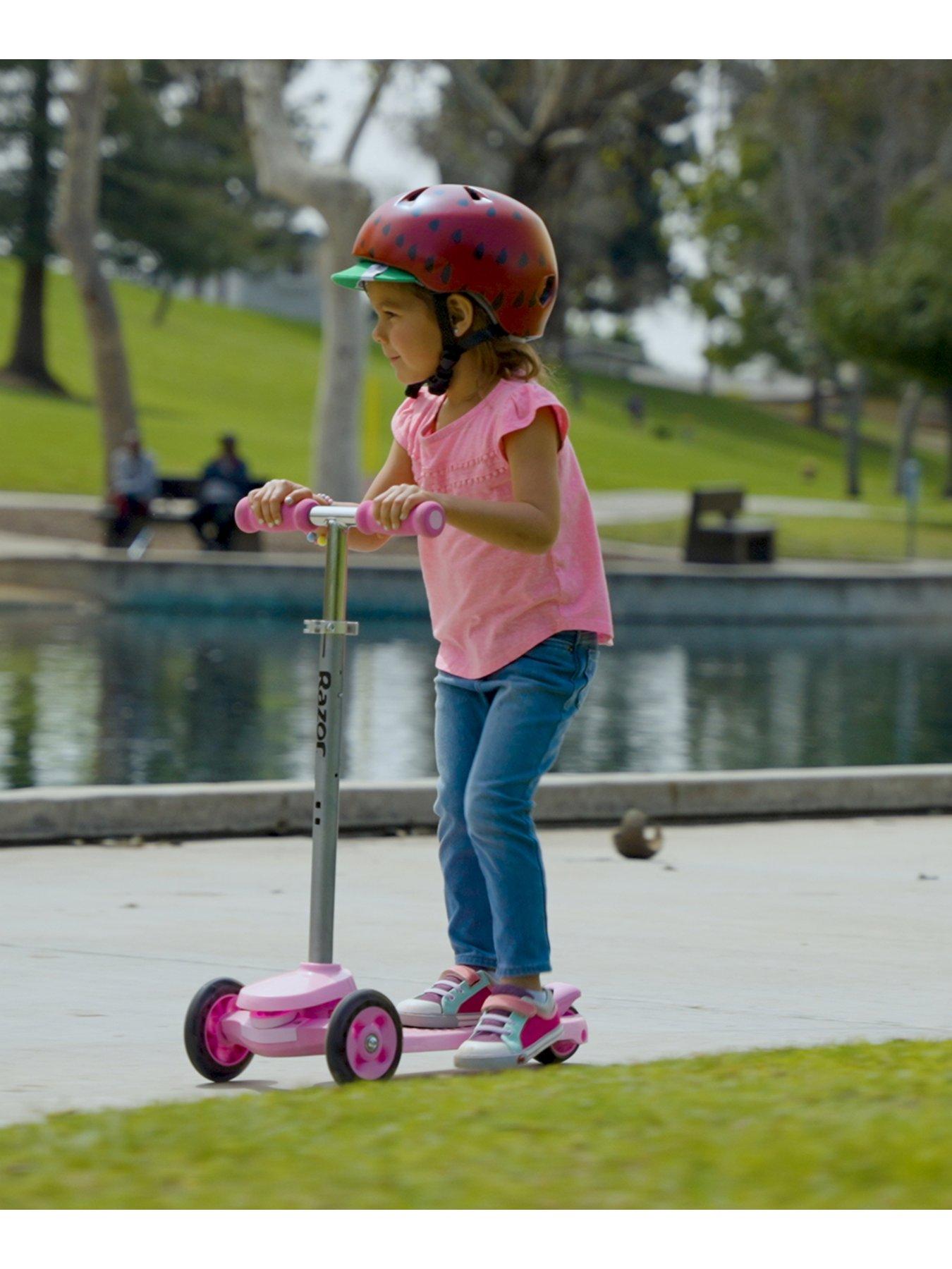 Image 6 of 7 of Razor Rollie Scooter - Pink