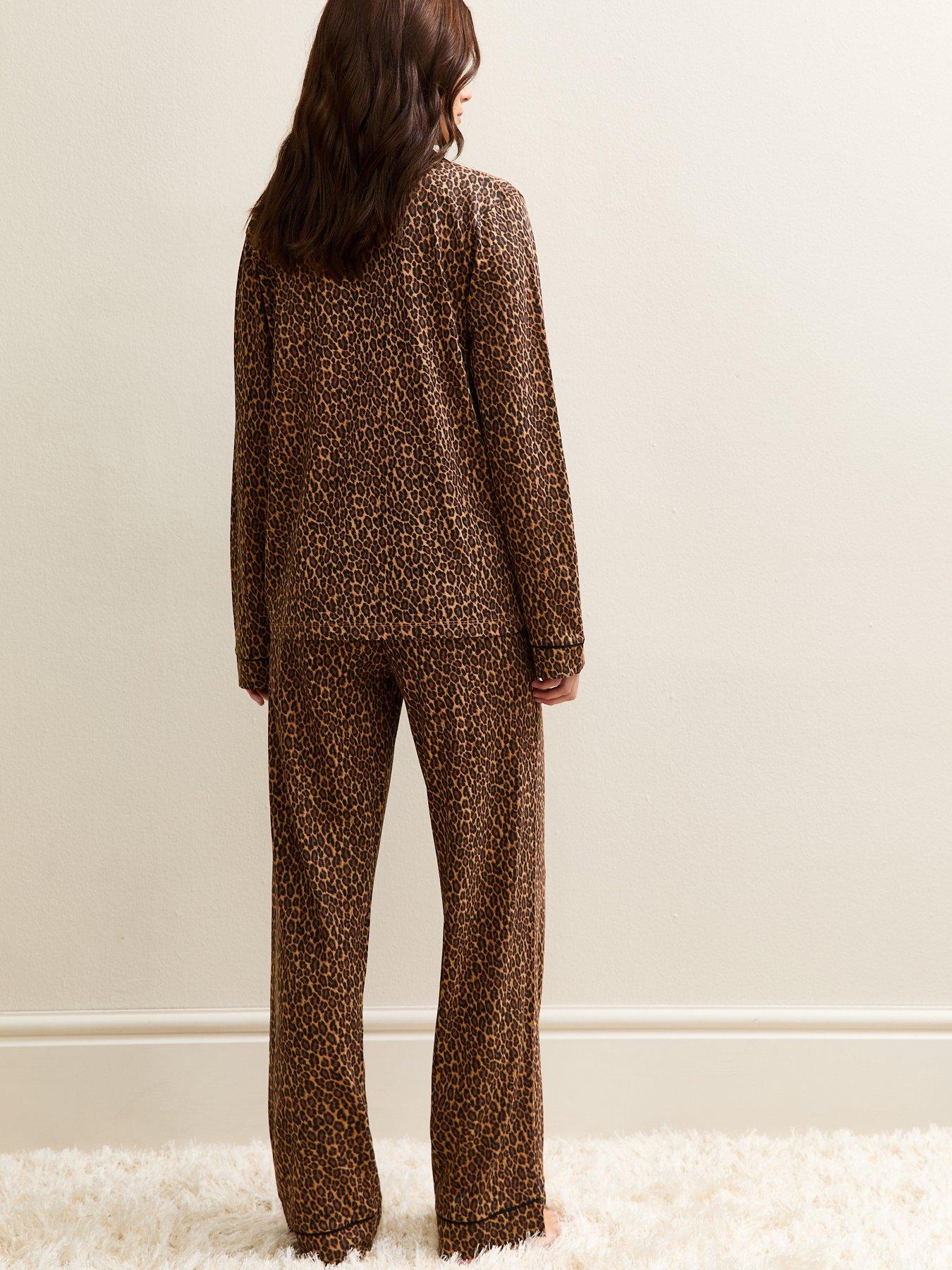 Image 2 of 6 of New Look Leopard Print Jersey Revere Collar Pyjama Set - Print