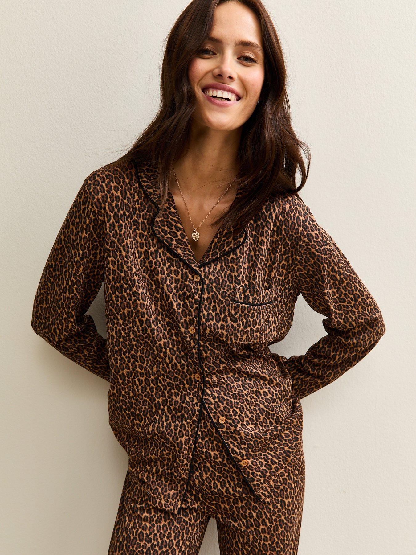 Image 4 of 6 of New Look Leopard Print Jersey Revere Collar Pyjama Set - Print