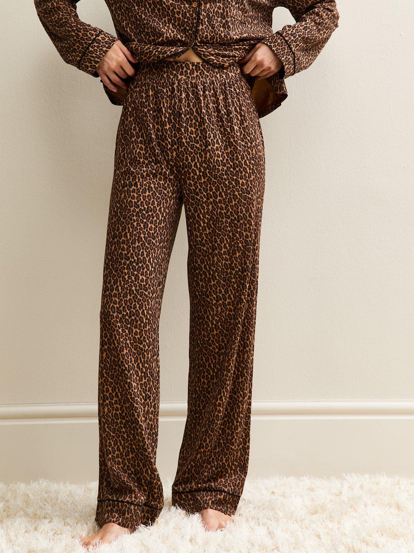 Image 5 of 6 of New Look Leopard Print Jersey Revere Collar Pyjama Set - Print