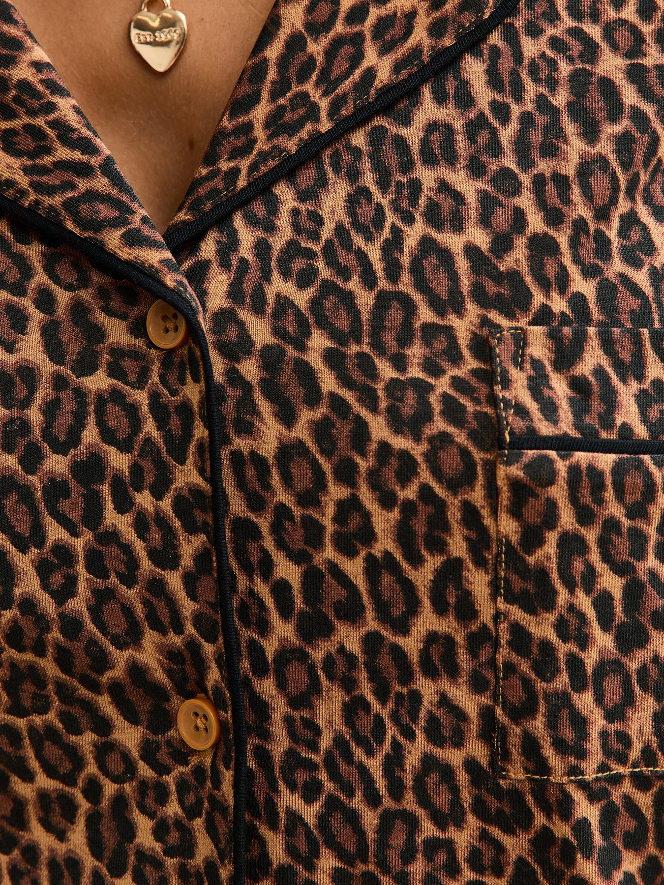 Image 6 of 6 of New Look Leopard Print Jersey Revere Collar Pyjama Set - Print