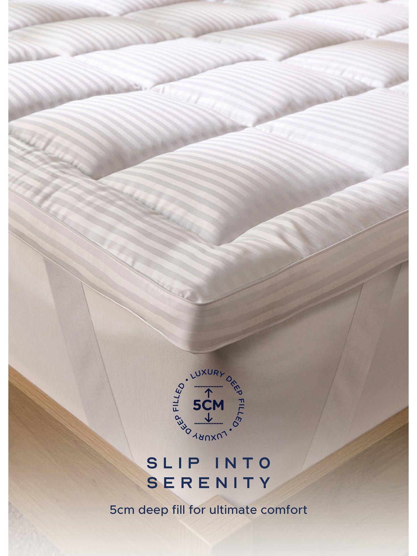 Image 4 of 7 of Slumberdown Luxury Deep Fill Mattress Topper - 5cm