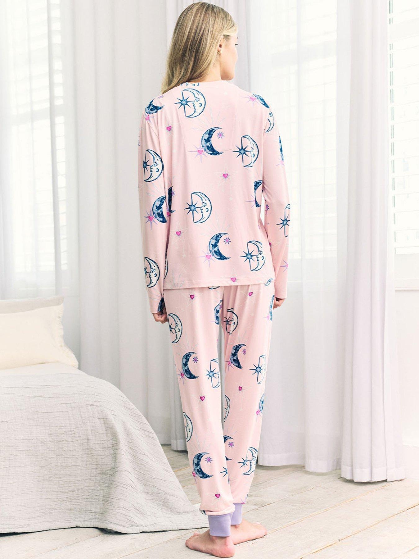 Image 4 of 6 of CHELSEA PEERS Astral Hearts Print Long Pyjama Set - Pink